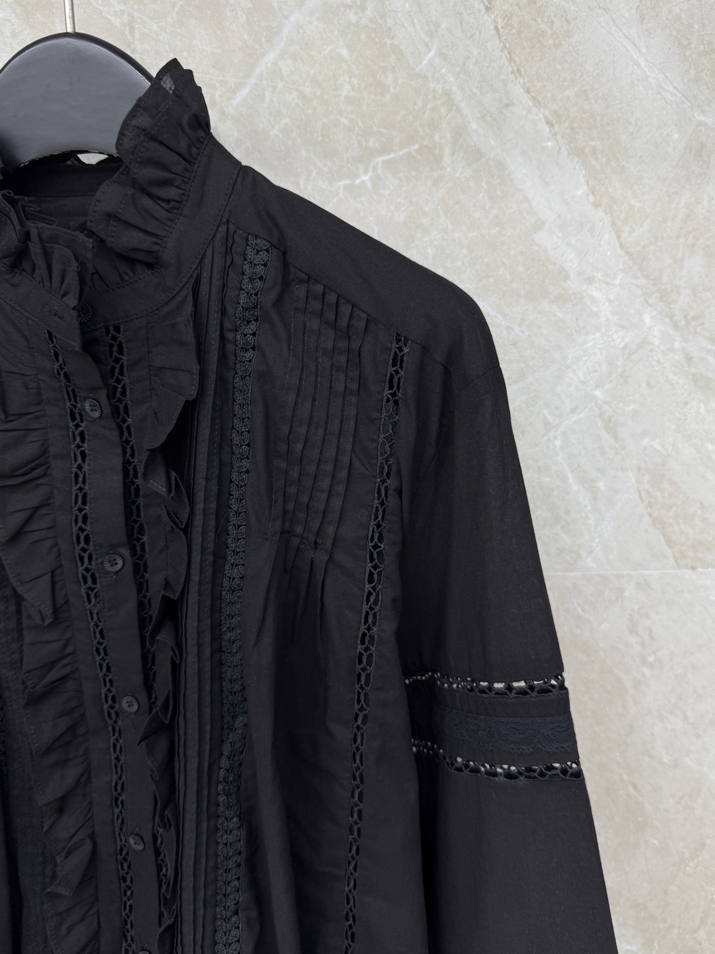 🛒𝐍𝐄𝐖 · 𝟐𝟎𝟐6/爆款现货原单品质 小众*｜2026新品蕾丝拼接木耳边衬衫精致版型，镂空设计，高级