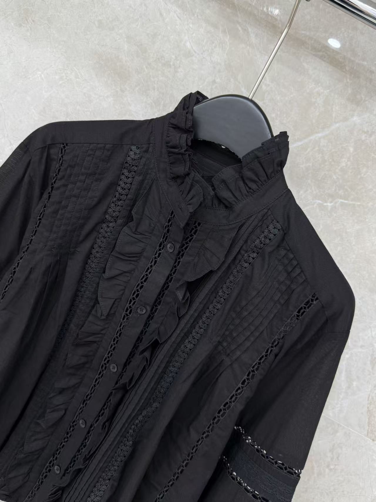 🛒𝐍𝐄𝐖 · 𝟐𝟎𝟐6/爆款现货原单品质 小众*｜2026新品蕾丝拼接木耳边衬衫精致版型，镂空设计，高级