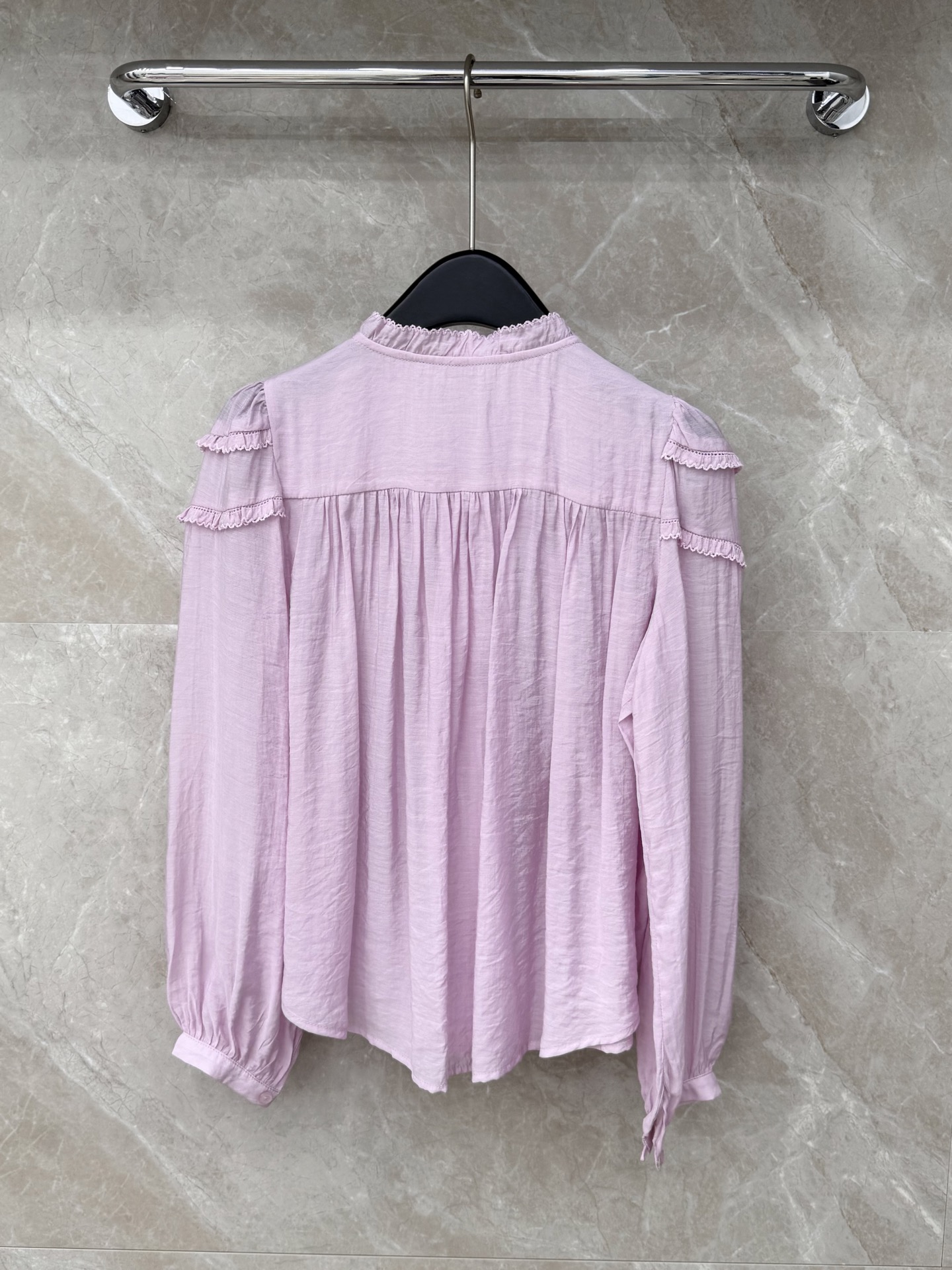 🛒𝐍𝐄𝐖 · 𝟐𝟎𝟐6/爆款现货原单品质 小众*｜2026新品荷叶边衬衫精致版型，压花设计，高级肌理细腻