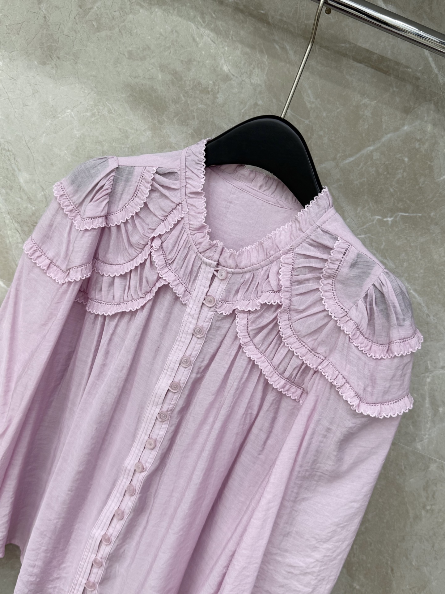 🛒𝐍𝐄𝐖 · 𝟐𝟎𝟐6/爆款现货原单品质 小众*｜2026新品荷叶边衬衫精致版型，压花设计，高级肌理细腻