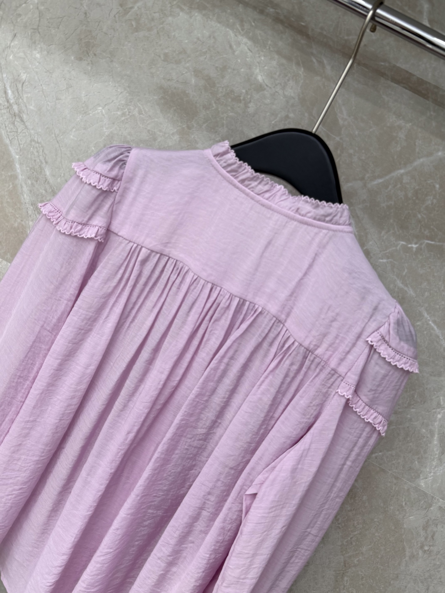 🛒𝐍𝐄𝐖 · 𝟐𝟎𝟐6/爆款现货原单品质 小众*｜2026新品荷叶边衬衫精致版型，压花设计，高级肌理细腻