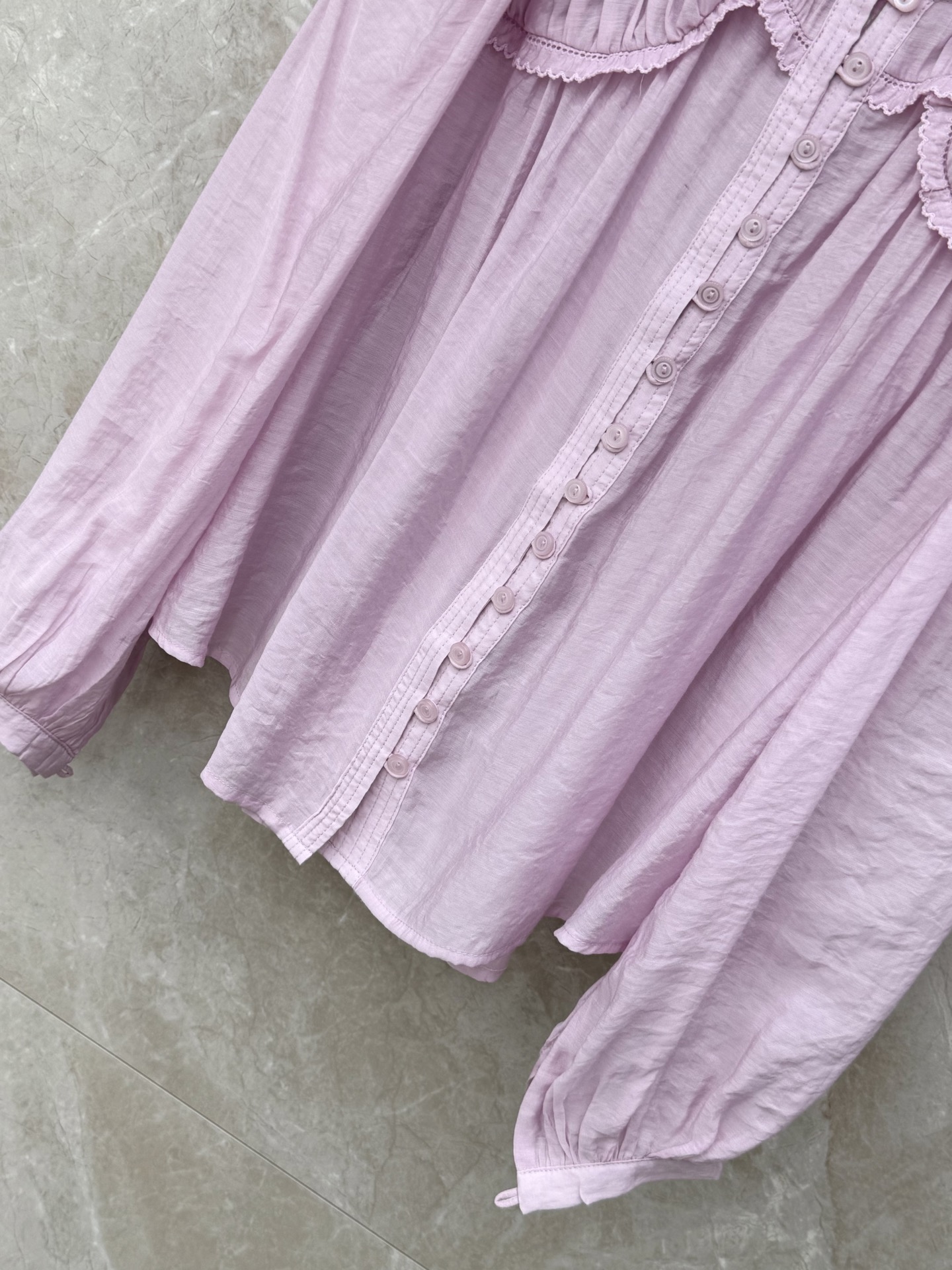 🛒𝐍𝐄𝐖 · 𝟐𝟎𝟐6/爆款现货原单品质 小众*｜2026新品荷叶边衬衫精致版型，压花设计，高级肌理细腻