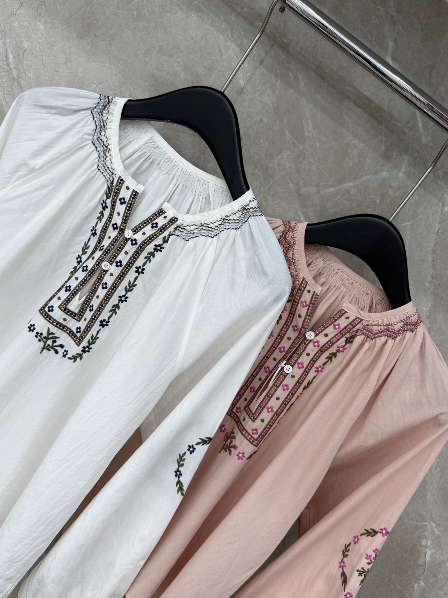 🛒𝐍𝐄𝐖 · 𝟐𝟎𝟐6/爆款现货原单品质 小众*｜2026新品刺绣衬衫精致版型，民族风设计，高级肌理细腻
