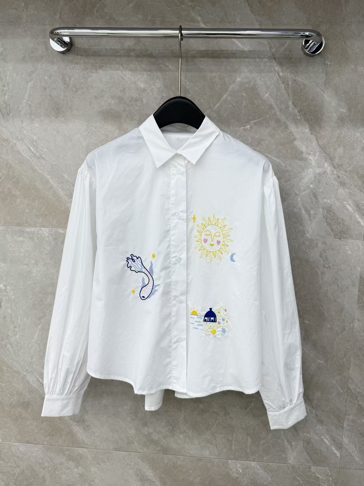 🛒𝐍𝐄𝐖 · 𝟐𝟎𝟐6/爆款现货原单品质 小众*｜2026新品刺绣衬衫精致版型，童趣设计，高级肌理细腻 