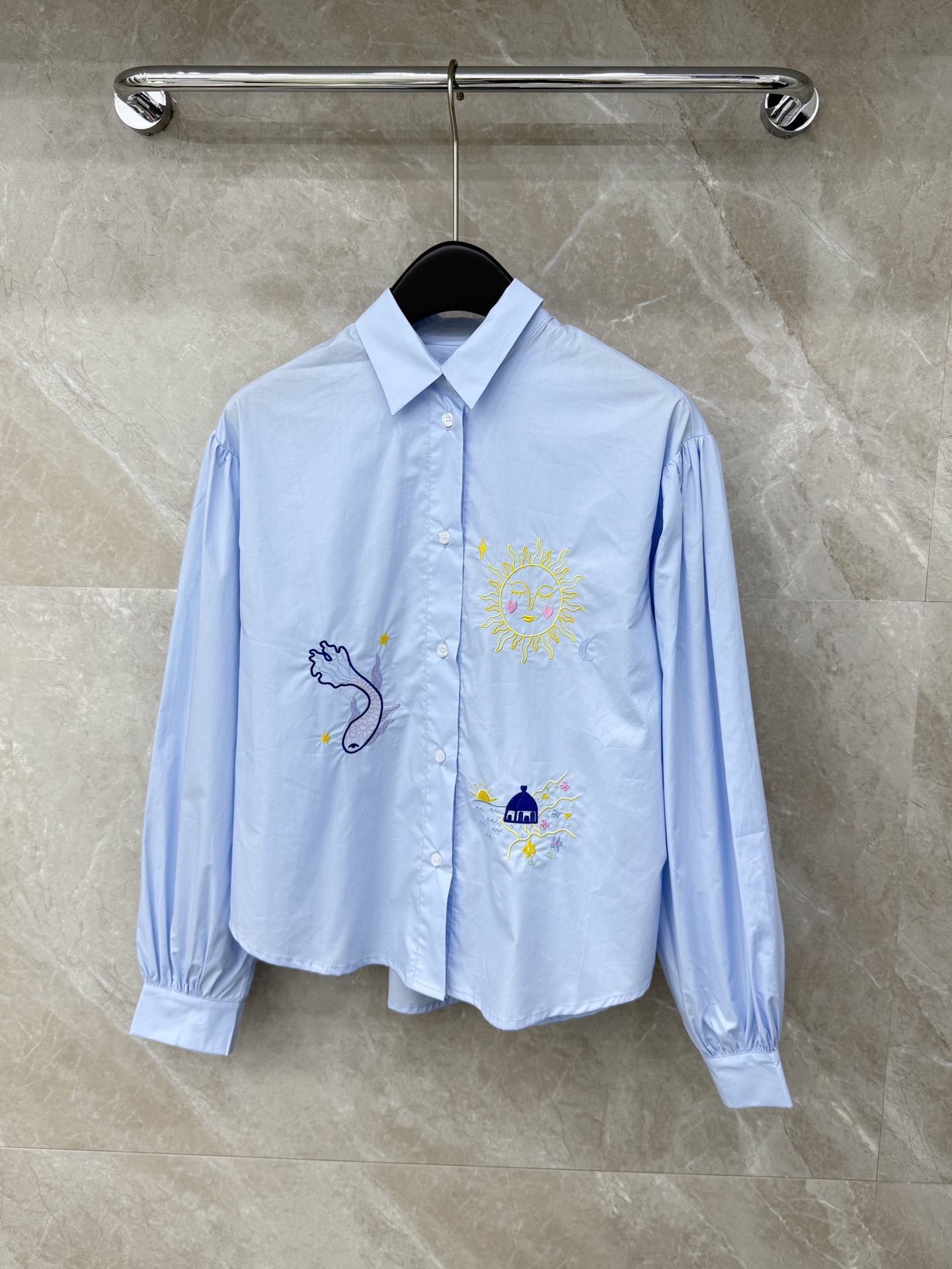 🛒𝐍𝐄𝐖 · 𝟐𝟎𝟐6/爆款现货原单品质 小众*｜2026新品刺绣衬衫精致版型，童趣设计，高级肌理细腻 