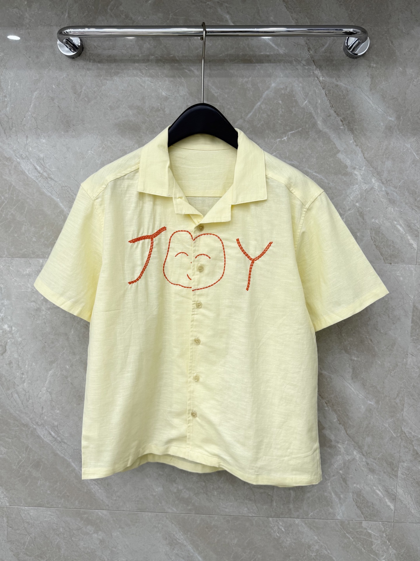 🛒𝐍𝐄𝐖 · 𝟐𝟎𝟐6/爆款现货原单品质 小众*｜2026新品刺绣衬衫精致版型，童趣设计，高级肌理细腻 