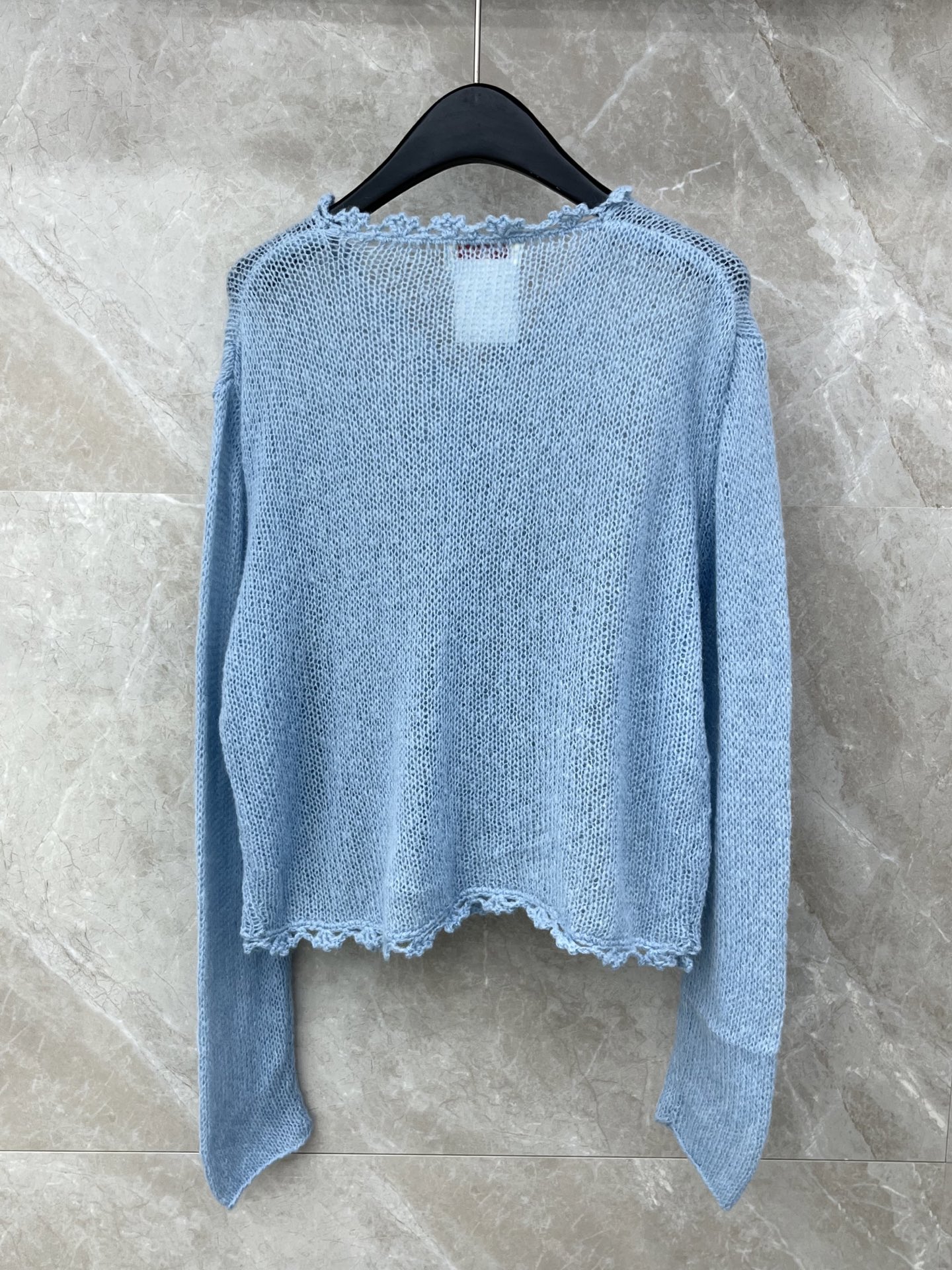 🛒𝐍𝐄𝐖 · 𝟐𝟎𝟐6/爆款现货设计师 小众｜26新品镂空钩花羊绒钻扣针织开衫王炸单品，精致常规版型上身
