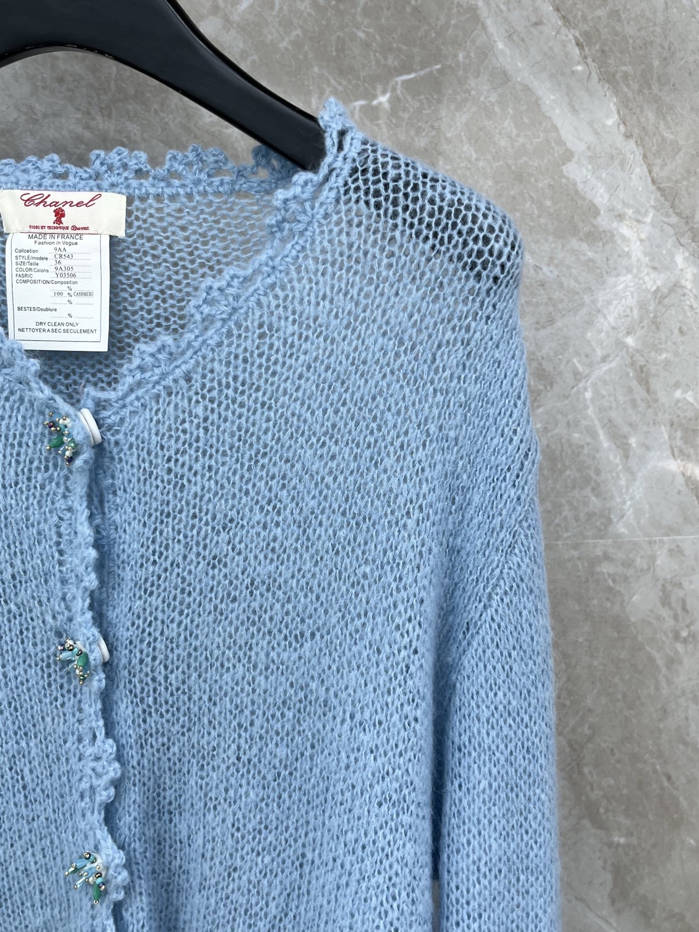 🛒𝐍𝐄𝐖 · 𝟐𝟎𝟐6/爆款现货设计师 小众｜26新品镂空钩花羊绒钻扣针织开衫王炸单品，精致常规版型上身