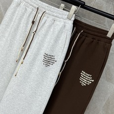 🛒𝐍𝐄𝐖 · 𝟐𝟎𝟐6/爆款现货【早春新款】设计师|女神同款休闲卫裤松紧抽绳设计,清新的色系 亲肤的面 🛒𝐍𝐄𝐖 · 𝟐𝟎𝟐6/爆款现货【早春新款】设计师|女神同款休闲卫裤松紧抽绳设计,清新的色系 亲肤的面