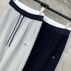 🛒𝐍𝐄𝐖 · 𝟐𝟎𝟐6/爆款现货【早春新款】设计师|女神同款休闲卫裤松紧抽绳设计,清新的色系 亲肤的面 🛒𝐍𝐄𝐖 · 𝟐𝟎𝟐6/爆款现货【早春新款】设计师|女神同款休闲卫裤松紧抽绳设计,清新的色系 亲肤的面