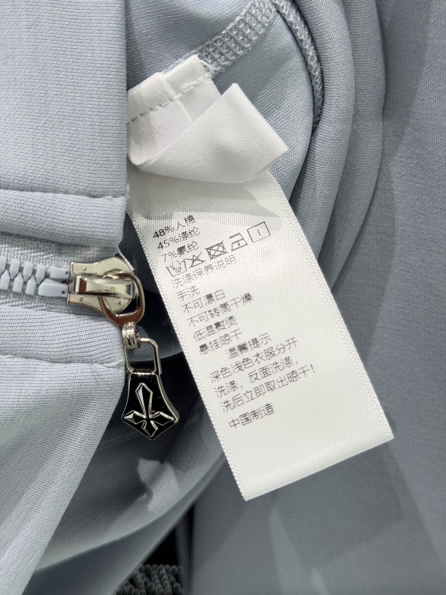 🛒𝐍𝐄𝐖 · 𝟐𝟎𝟐6/爆款现货设计师  原创｜26早春新品开衫烫钻拉链套装！高端定制戴帽外套，搭配松紧