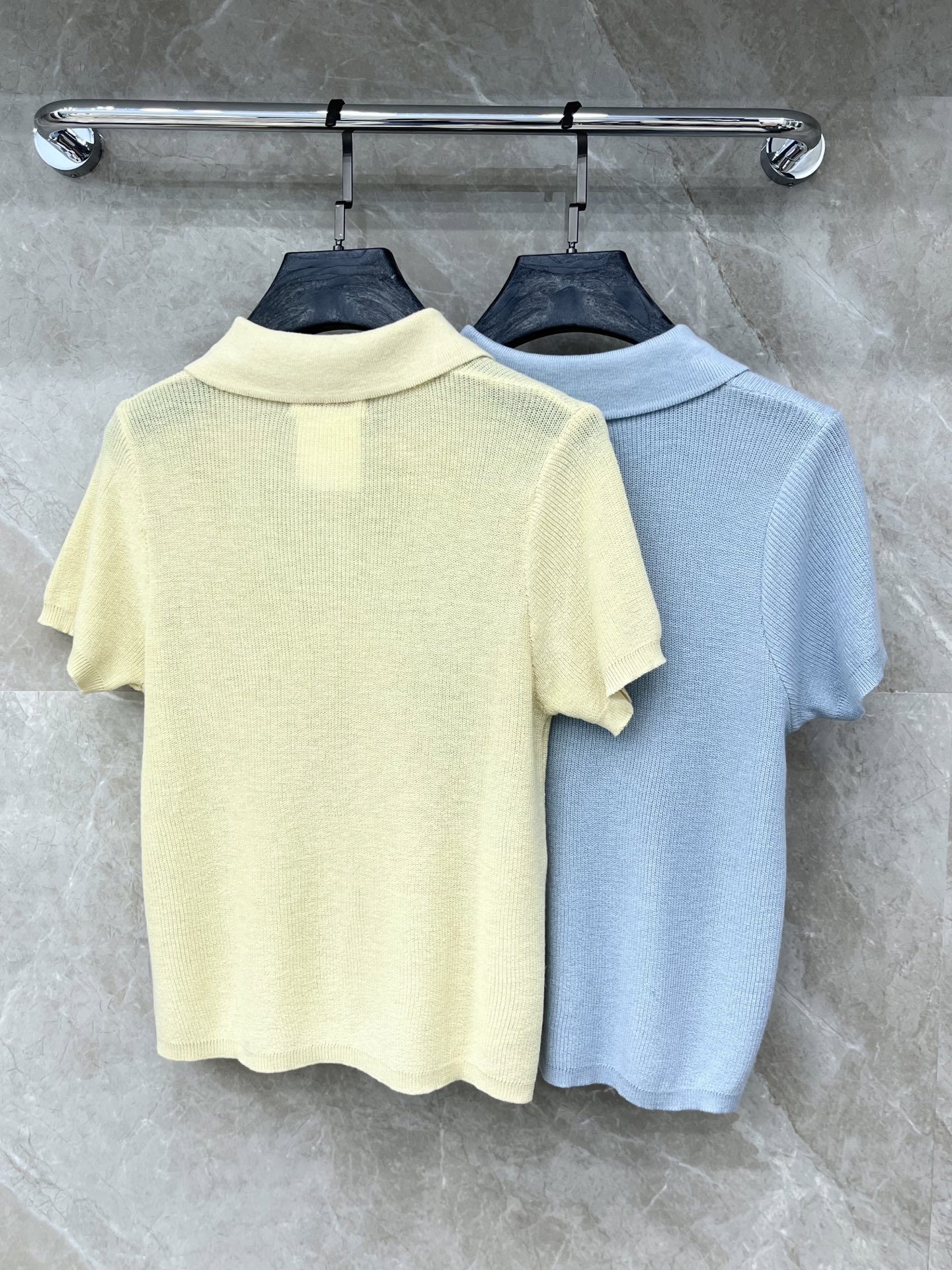 🛒𝐍𝐄𝐖 · 𝟐𝟎𝟐6/爆款现货设计师 小众｜26新品娃娃领羊绒针织短袖叠穿王炸单品，精致常规版型上身巨