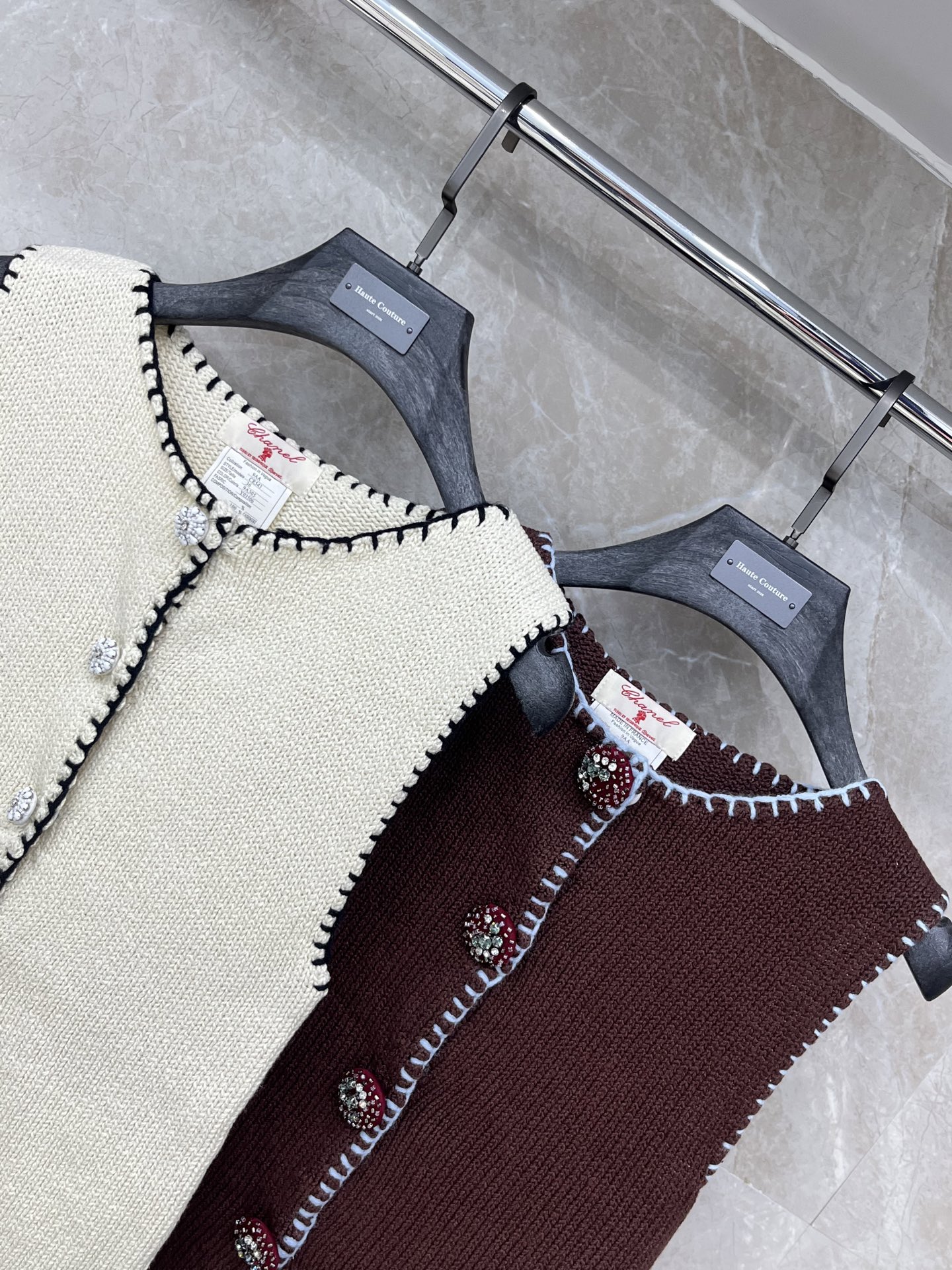 🛒𝐍𝐄𝐖 · 𝟐𝟎𝟐6/爆款现货设计师 小众｜26新品重工撞色狗牙刺绣针织背心王炸单品，精致常规版型上身