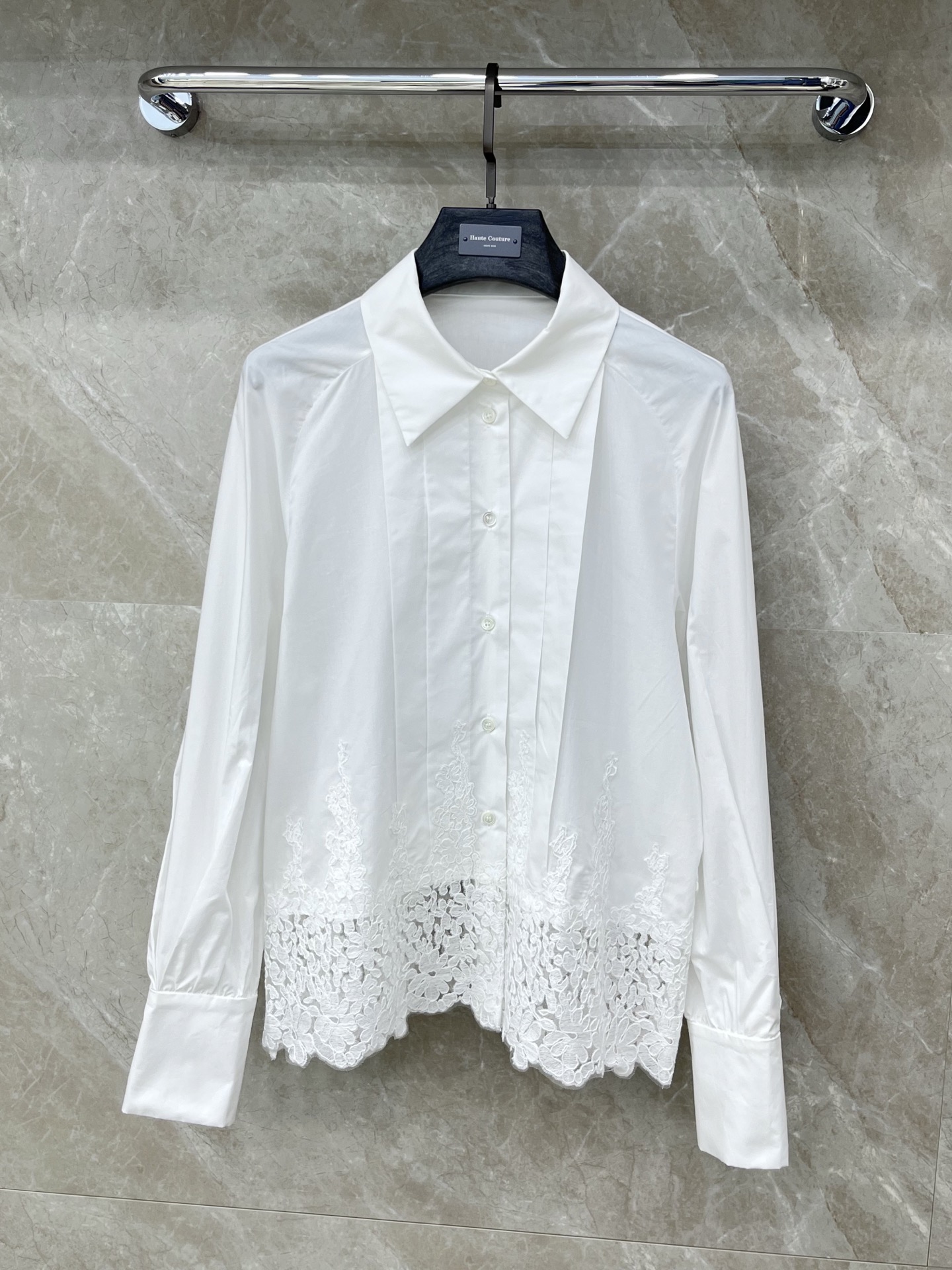 🛒𝐍𝐄𝐖 · 𝟐𝟎𝟐6/爆款现货原单品质  ES*｜水溶蕾丝绣花拼接衬衫闭眼入的单品 随便一搭都气质感爆