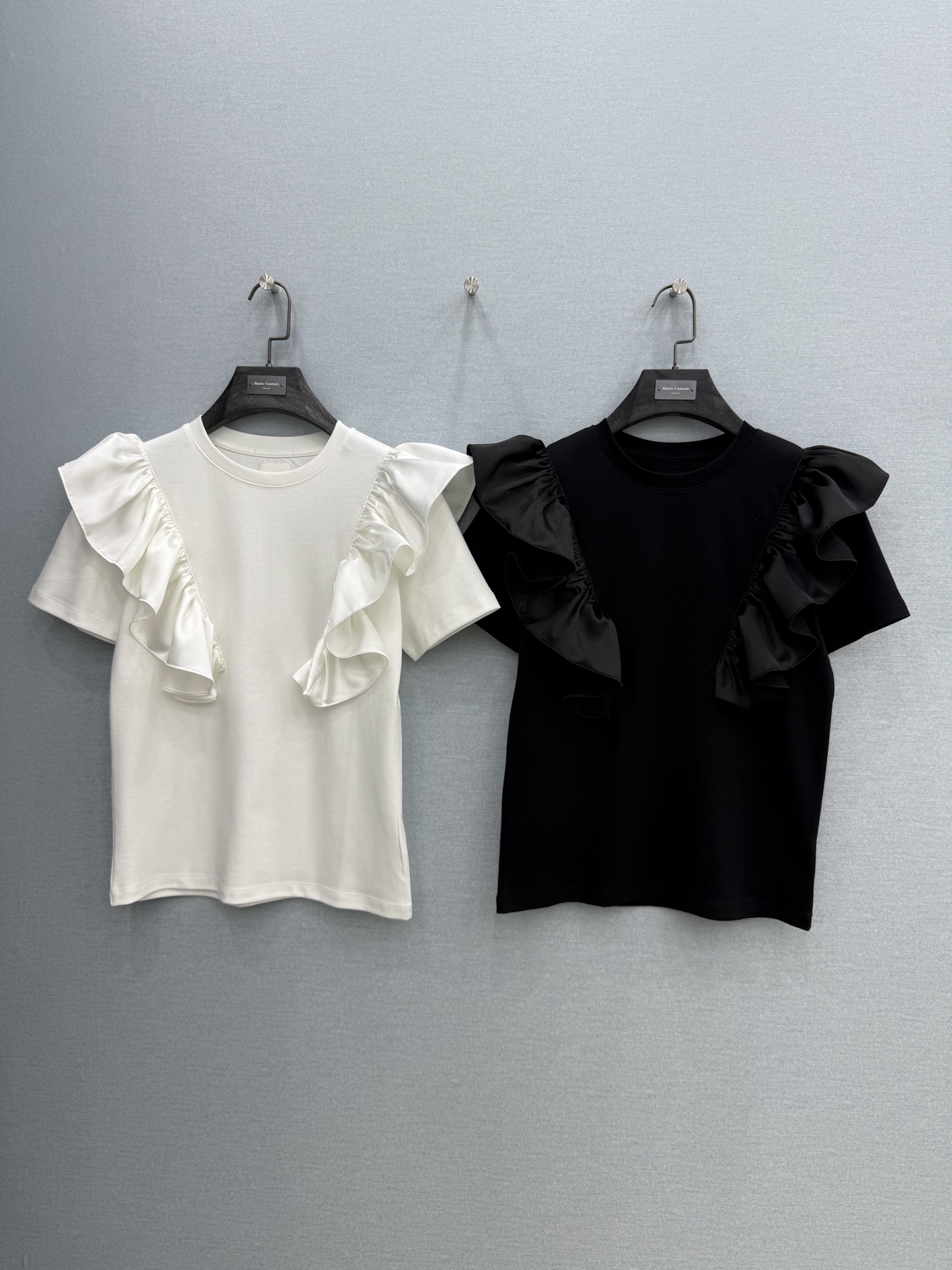 🛒𝐍𝐄𝐖 · 𝟐𝟎𝟐6/爆款现货【春夏上新】 Lv*｜2026新款荷叶边拼接工艺款T恤高订面料，百搭版型