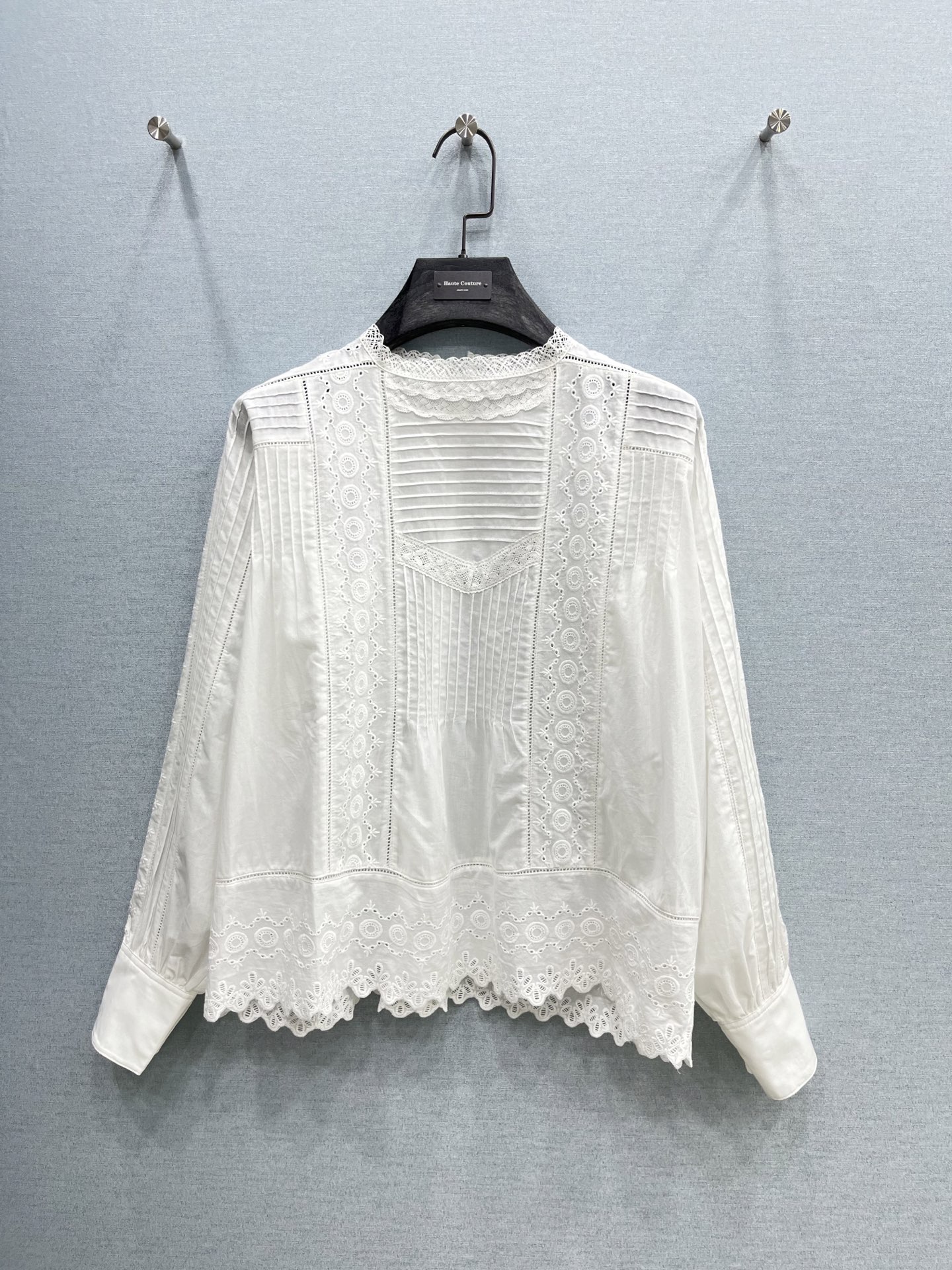 🛒𝐍𝐄𝐖 · 𝟐𝟎𝟐6/爆款现货原单品质 小众*｜2026新品重工圈圈镂空刺绣衬衫精致版型，条纹设计，高