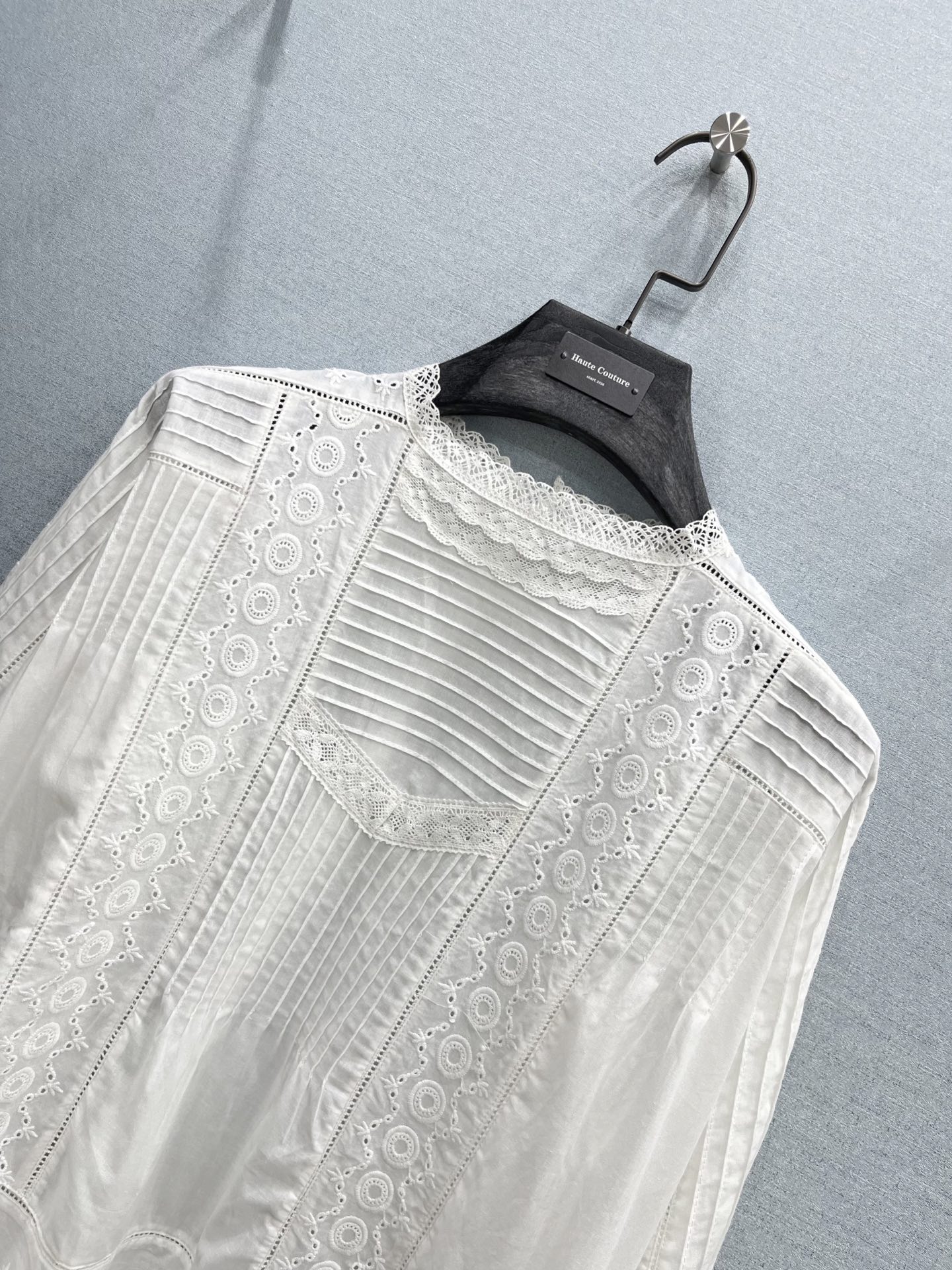 🛒𝐍𝐄𝐖 · 𝟐𝟎𝟐6/爆款现货原单品质 小众*｜2026新品重工圈圈镂空刺绣衬衫精致版型，条纹设计，高