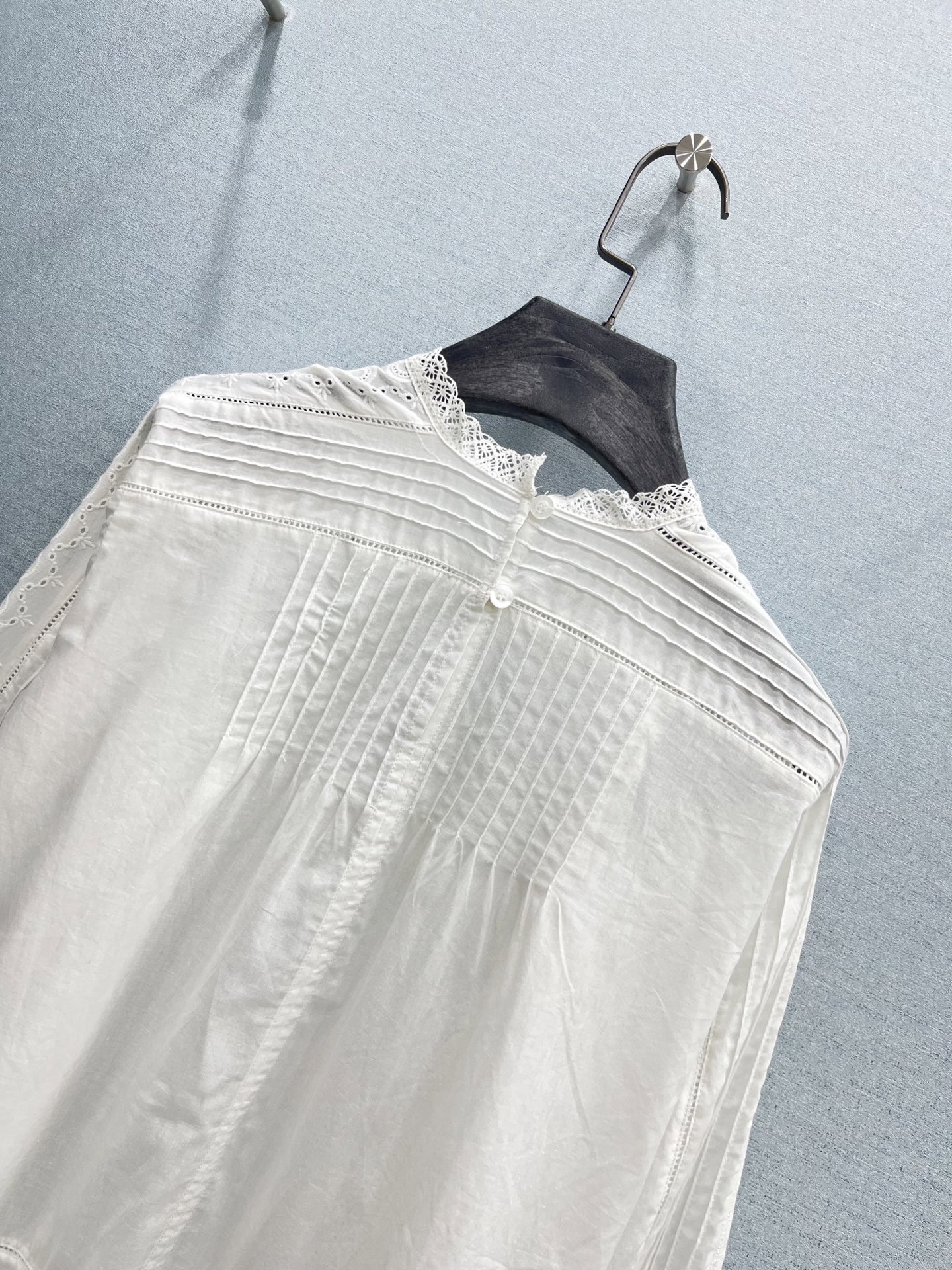 🛒𝐍𝐄𝐖 · 𝟐𝟎𝟐6/爆款现货原单品质 小众*｜2026新品重工圈圈镂空刺绣衬衫精致版型，条纹设计，高