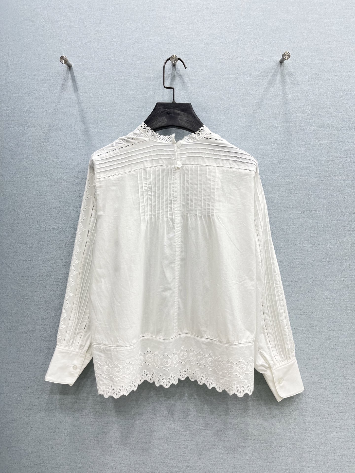🛒𝐍𝐄𝐖 · 𝟐𝟎𝟐6/爆款现货原单品质 小众*｜2026新品重工圈圈镂空刺绣衬衫精致版型，条纹设计，高