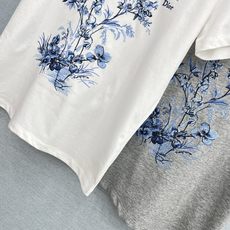 🛒𝐍𝐄𝐖 · 𝟐𝟎𝟐6/爆款现货【春夏上新】 Di*|2026新款撞色刺绣T恤高订面料,百搭版型 ,上 🛒𝐍𝐄𝐖 · 𝟐𝟎𝟐6/爆款现货【春夏上新】 Di*|2026新款撞色刺绣T恤高订面料,百搭版型 ,上