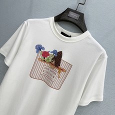 🛒𝐍𝐄𝐖 · 𝟐𝟎𝟐6/爆款现货【春夏上新】 Lv*|2026新款印花T恤高订面料,百搭版型 ,上身的 🛒𝐍𝐄𝐖 · 𝟐𝟎𝟐6/爆款现货【春夏上新】 Lv*|2026新款印花T恤高订面料,百搭版型 ,上身的