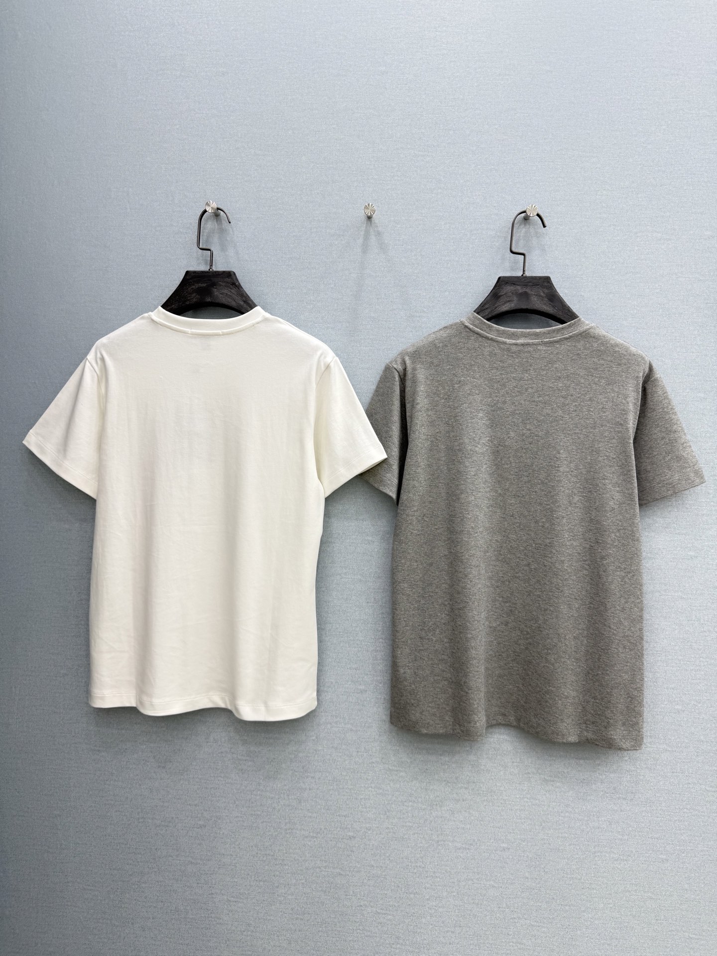 🛒𝐍𝐄𝐖 · 𝟐𝟎𝟐6/爆款现货【春夏上新】 Lv*｜2026新款印花T恤高订面料，百搭版型  ，上身的