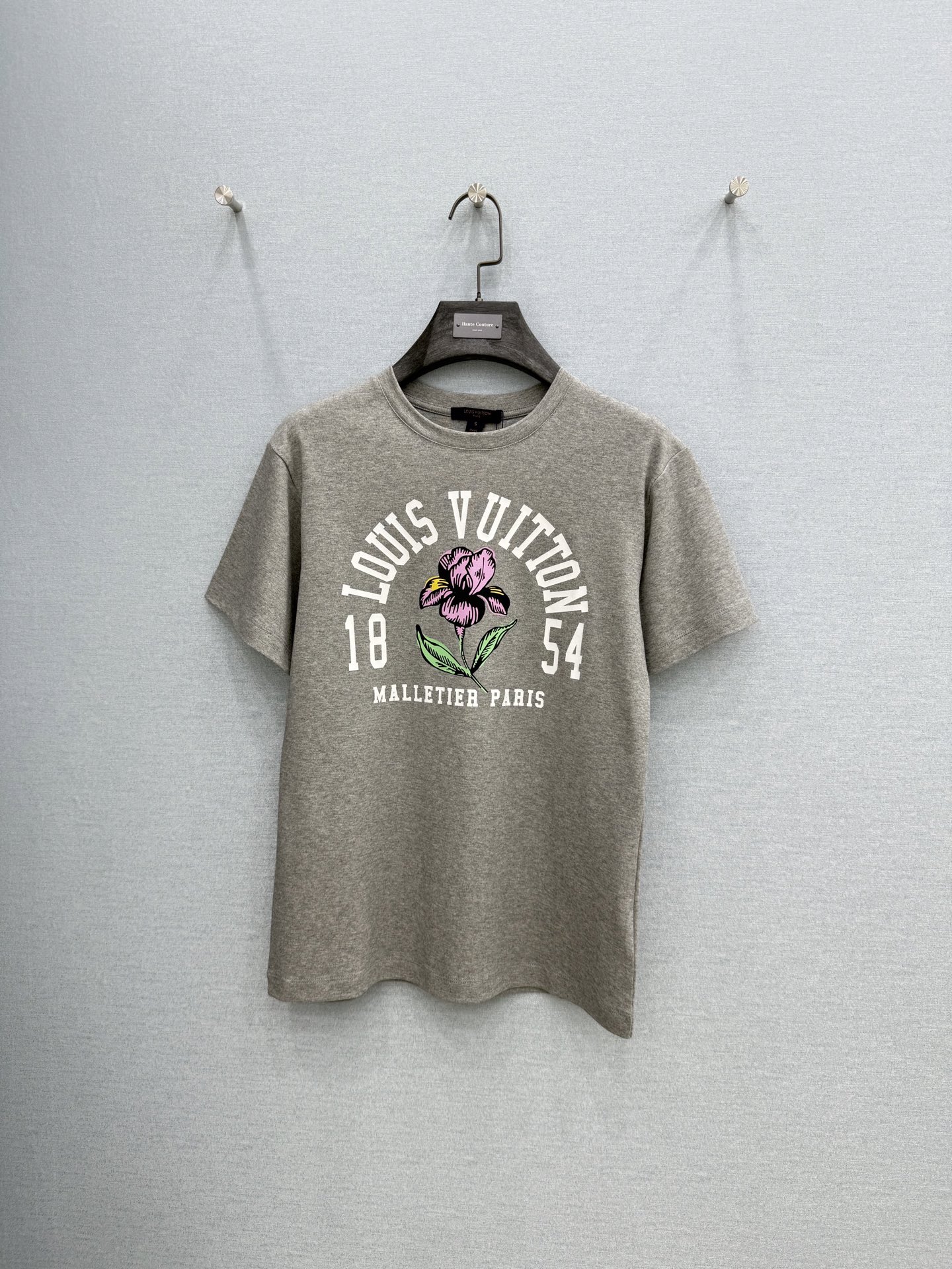 🛒𝐍𝐄𝐖 · 𝟐𝟎𝟐6/爆款现货【春夏上新】 Lv*｜2026新款印花T恤高订面料，百搭版型  ，上身的