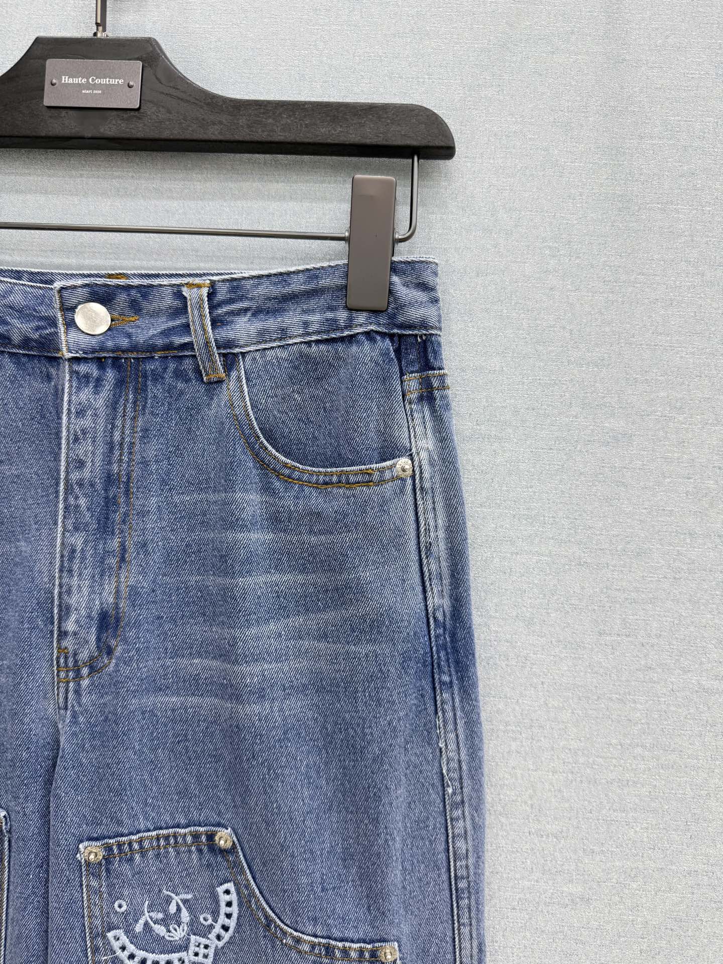 🛒𝐍𝐄𝐖 · 𝟐𝟎𝟐6/爆款现货原单品质  小众｜水溶绣花萝卜型牛仔裤采用高端定制面料，牛仔穿起来非常舒