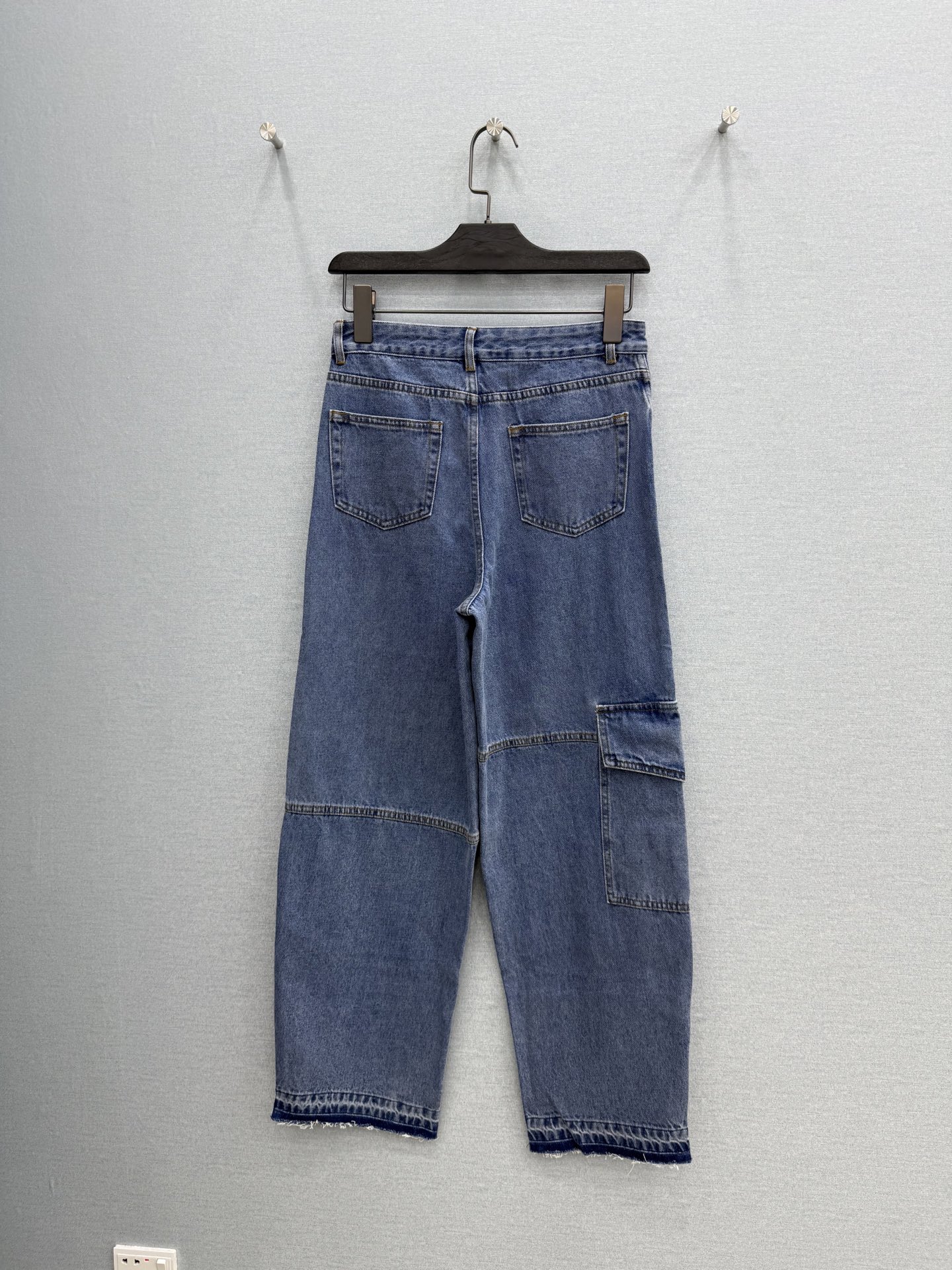 🛒𝐍𝐄𝐖 · 𝟐𝟎𝟐6/爆款现货原单品质  小众｜水溶绣花萝卜型牛仔裤采用高端定制面料，牛仔穿起来非常舒