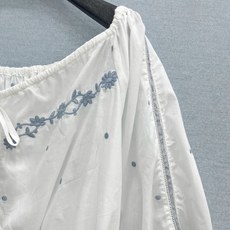 🛒𝐍𝐄𝐖 · 𝟐𝟎𝟐6/爆款现货原单品质 小众*|2026新品一字领中袖衬衫精致版型,灯笼袖设计,高级肌 🛒𝐍𝐄𝐖 · 𝟐𝟎𝟐6/爆款现货原单品质 小众*|2026新品一字领中袖衬衫精致版型,灯笼袖设计,高级肌