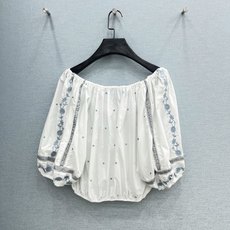🛒𝐍𝐄𝐖 · 𝟐𝟎𝟐6/爆款现货原单品质 小众*|2026新品一字领中袖衬衫精致版型,灯笼袖设计,高级肌 🛒𝐍𝐄𝐖 · 𝟐𝟎𝟐6/爆款现货原单品质 小众*|2026新品一字领中袖衬衫精致版型,灯笼袖设计,高级肌