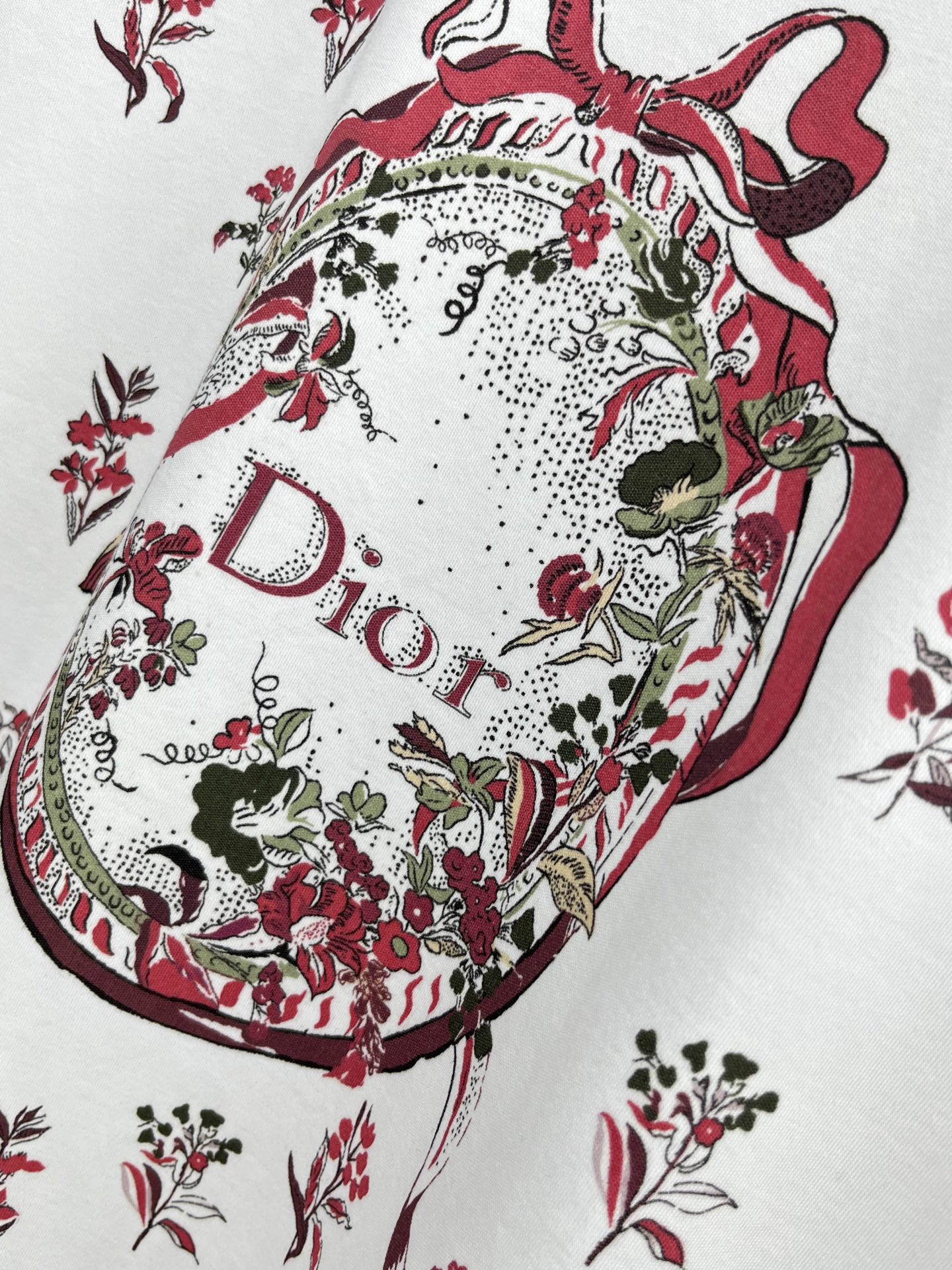 🛒𝐍𝐄𝐖 · 𝟐𝟎𝟐6/爆款现货【春夏上新】 Di*｜2026新款满身撞色印花T恤高订面料，百搭版型  