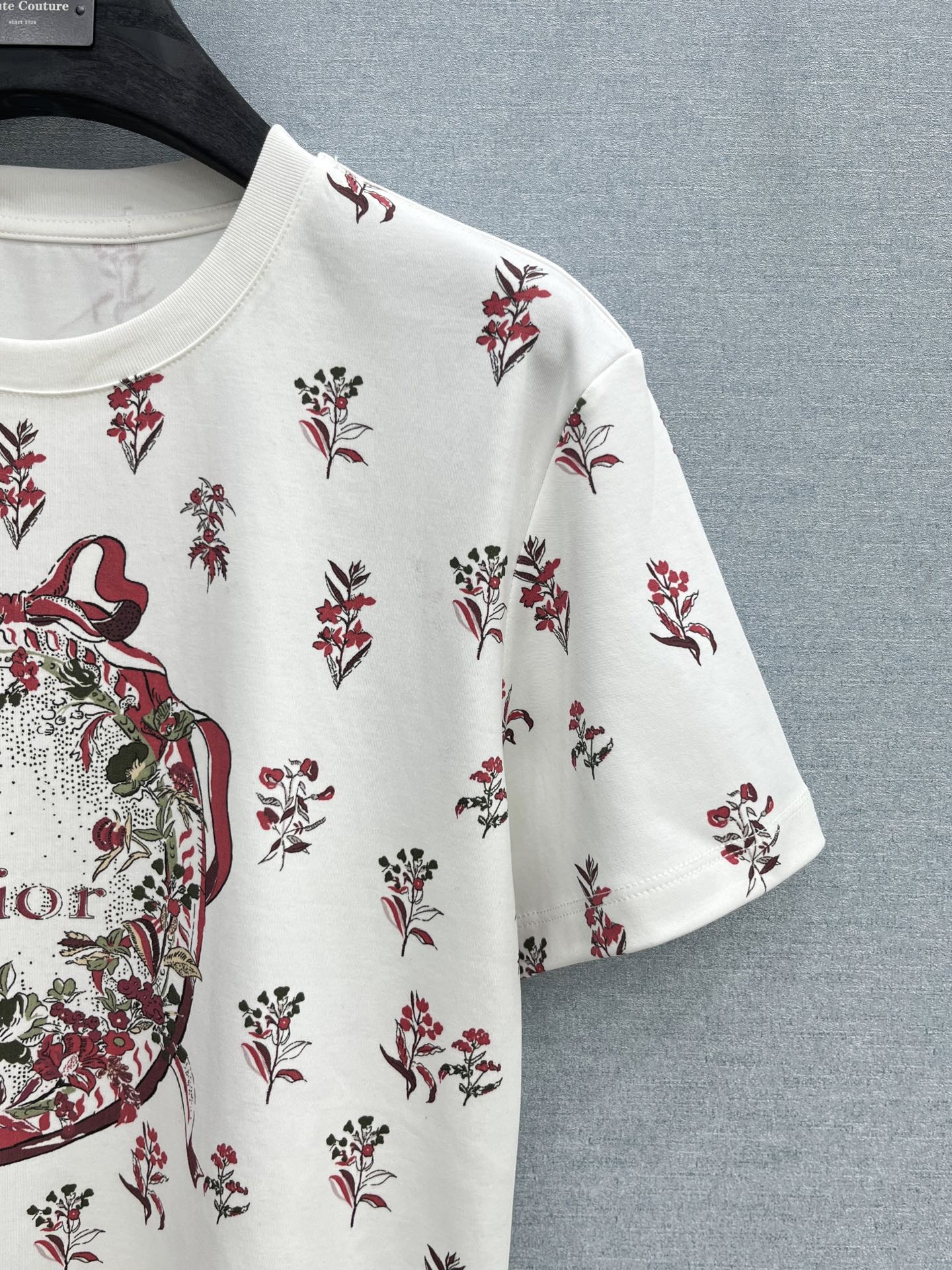🛒𝐍𝐄𝐖 · 𝟐𝟎𝟐6/爆款现货【春夏上新】 Di*｜2026新款满身撞色印花T恤高订面料，百搭版型  
