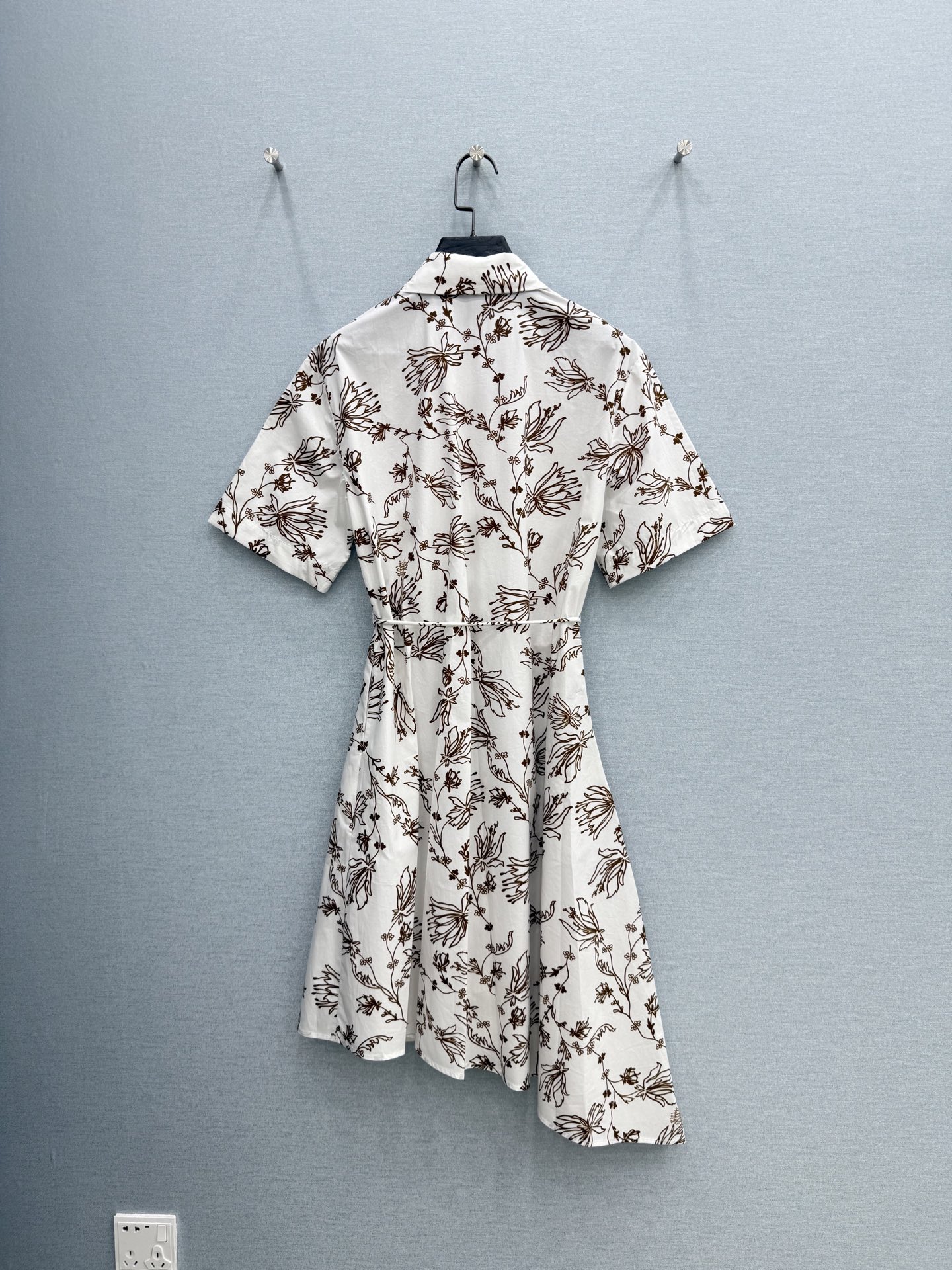 🛒𝐍𝐄𝐖 · 𝟐𝟎𝟐6/爆款现货原单品质  Por*｜1961鸢尾花衬衫连衣裙闭眼入的单品 随便一搭都气