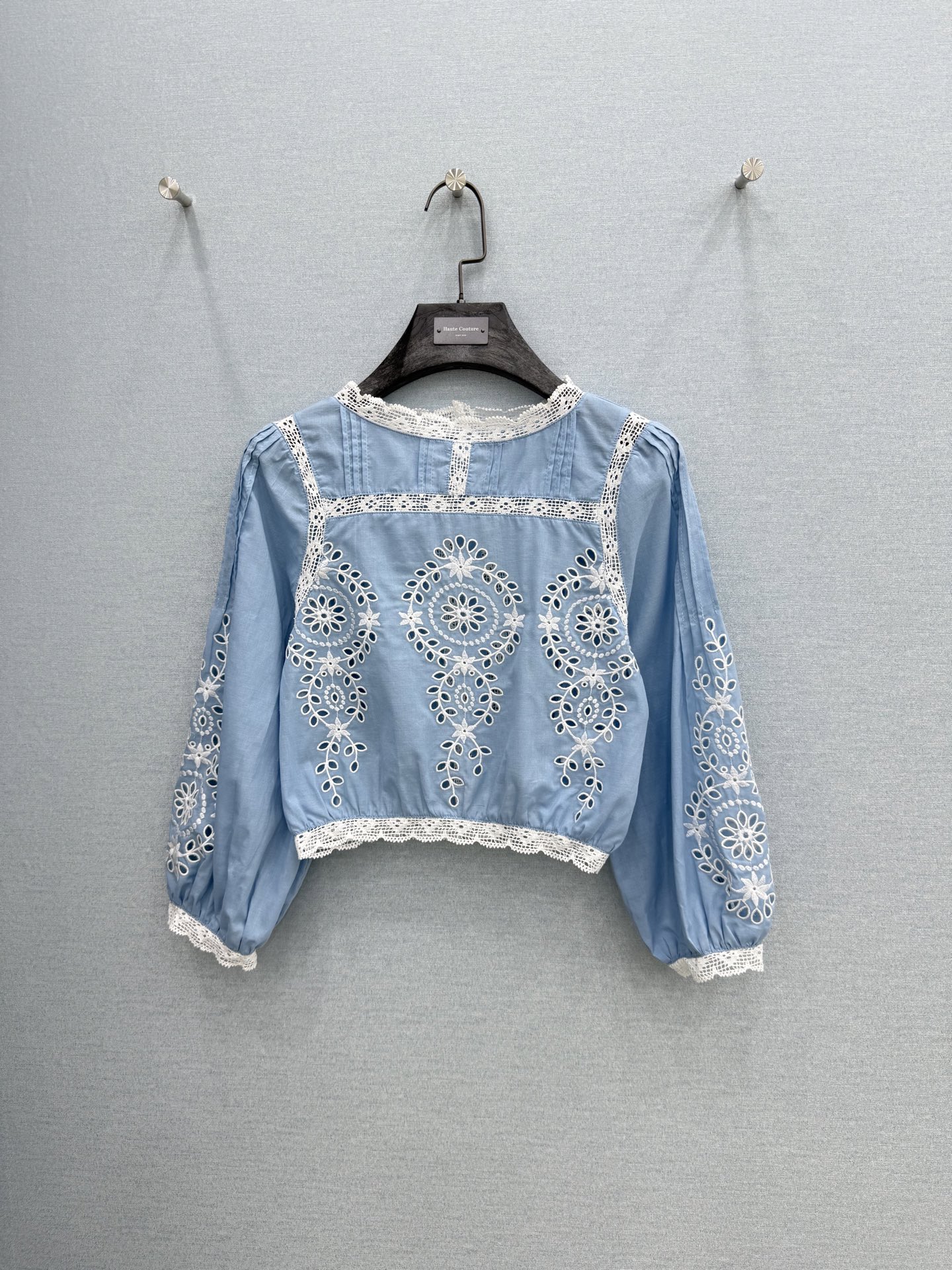 🛒𝐍𝐄𝐖 · 𝟐𝟎𝟐6/爆款现货原单品质 小众*｜2026新品水溶蕾丝衬衫精致版型，灯笼袖设计，高级肌理