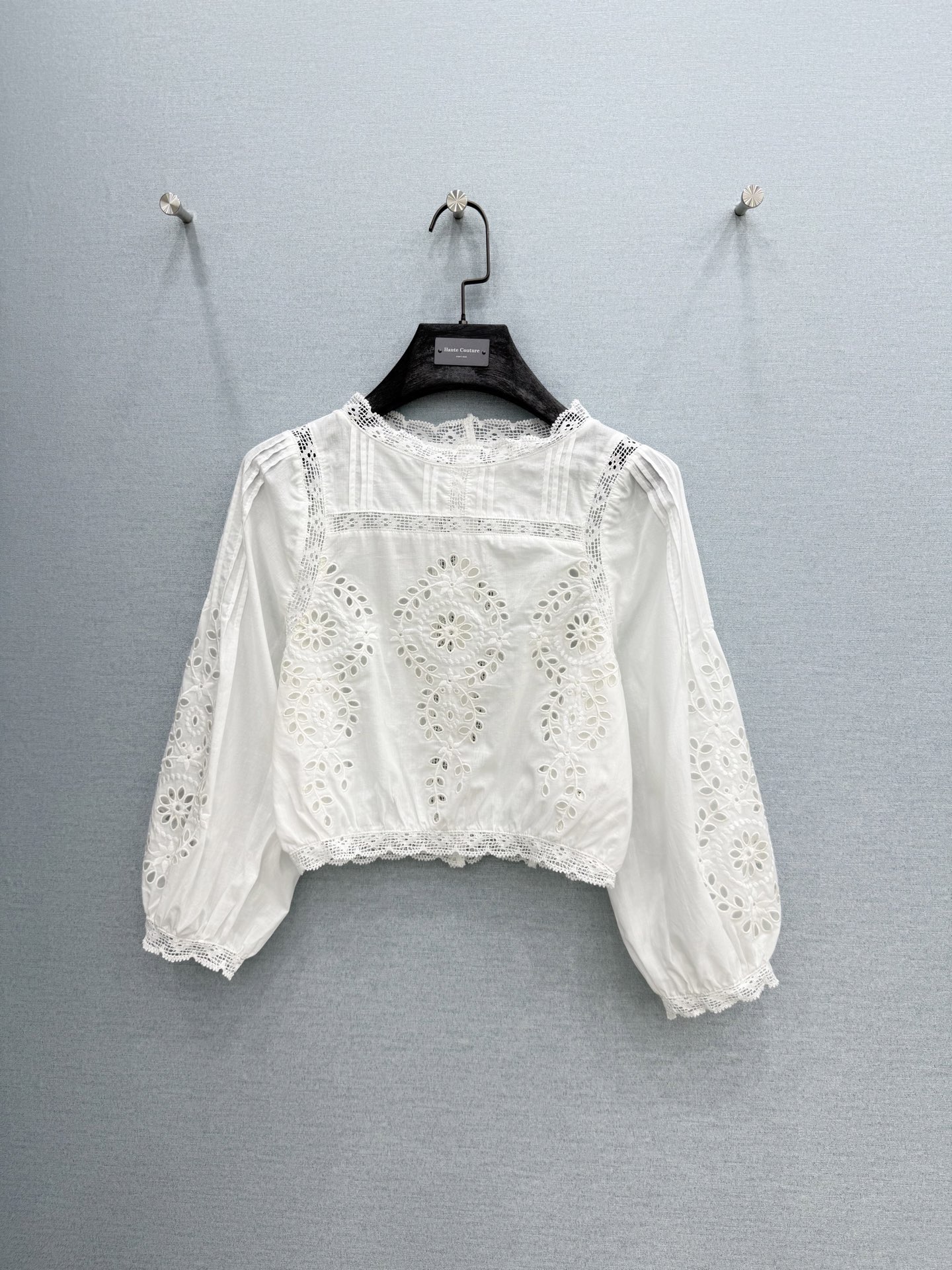 🛒𝐍𝐄𝐖 · 𝟐𝟎𝟐6/爆款现货原单品质 小众*｜2026新品水溶蕾丝衬衫精致版型，灯笼袖设计，高级肌理