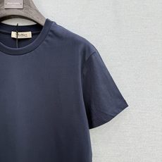 🛒𝐍𝐄𝐖 · 𝟐𝟎𝟐6/爆款现货原单品质 Max*|精致印花短袖T恤高订面料 亲肤透气舒适标志性字母图 🛒𝐍𝐄𝐖 · 𝟐𝟎𝟐6/爆款现货原单品质 Max*|精致印花短袖T恤高订面料 亲肤透气舒适标志性字母图