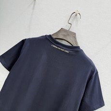 🛒𝐍𝐄𝐖 · 𝟐𝟎𝟐6/爆款现货原单品质 Max*|精致印花短袖T恤高订面料 亲肤透气舒适标志性字母图 🛒𝐍𝐄𝐖 · 𝟐𝟎𝟐6/爆款现货原单品质 Max*|精致印花短袖T恤高订面料 亲肤透气舒适标志性字母图