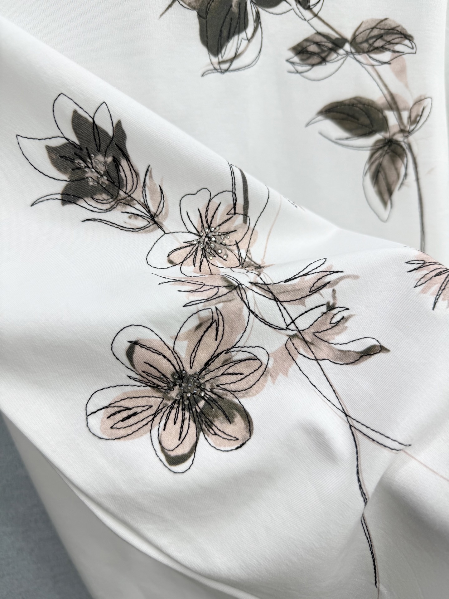 🛒𝐍𝐄𝐖 · 𝟐𝟎𝟐6/爆款现货原单品质  Max*｜精致印花烫钻短袖T恤高订面料 亲肤透气舒适标志性字