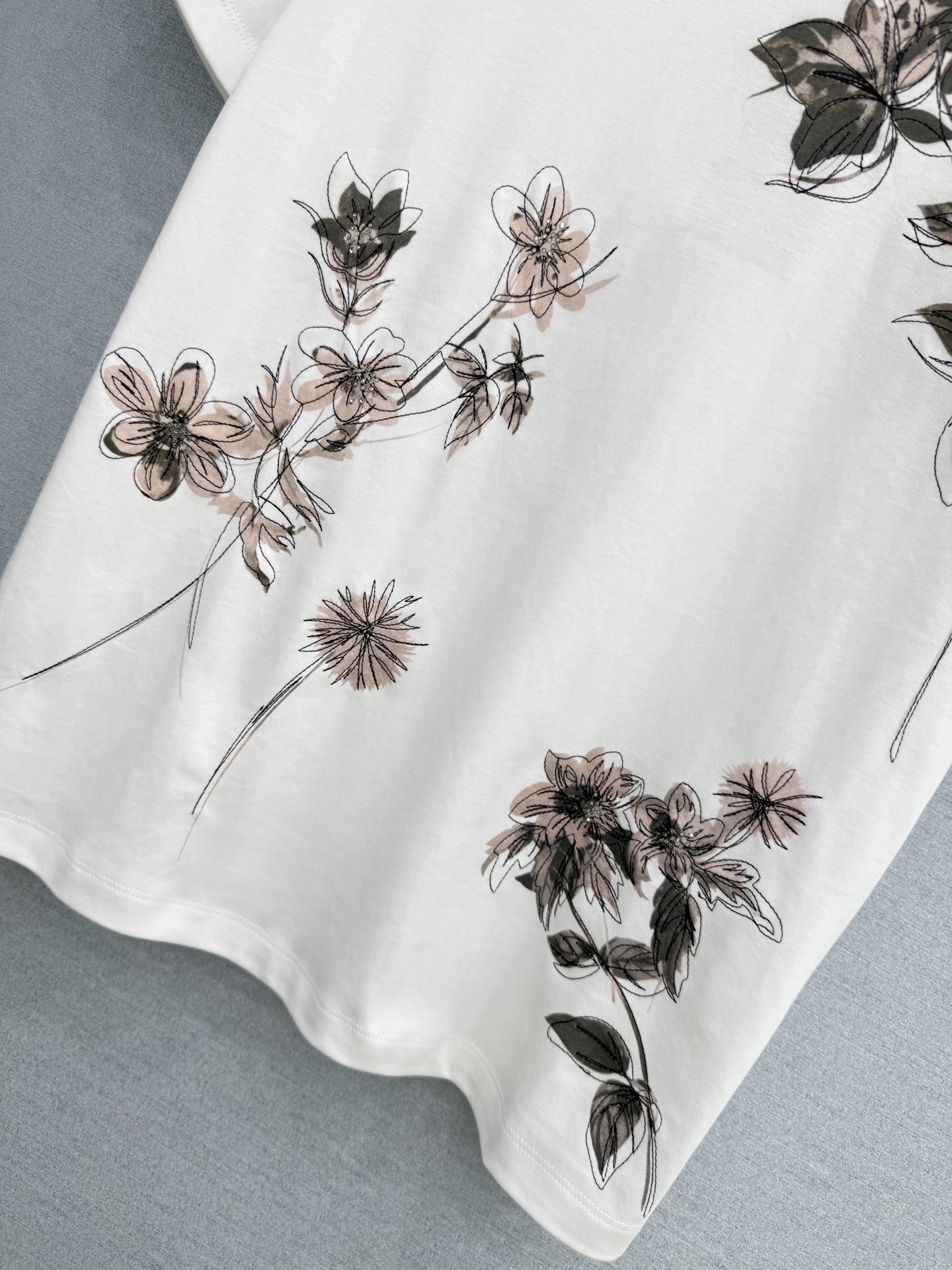🛒𝐍𝐄𝐖 · 𝟐𝟎𝟐6/爆款现货原单品质  Max*｜精致印花烫钻短袖T恤高订面料 亲肤透气舒适标志性字