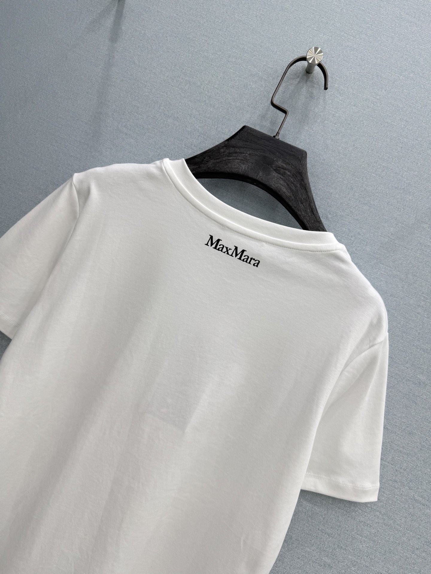 🛒𝐍𝐄𝐖 · 𝟐𝟎𝟐6/爆款现货原单品质  Max*｜精致印花订珠短袖T恤高订面料 亲肤透气舒适标志性字