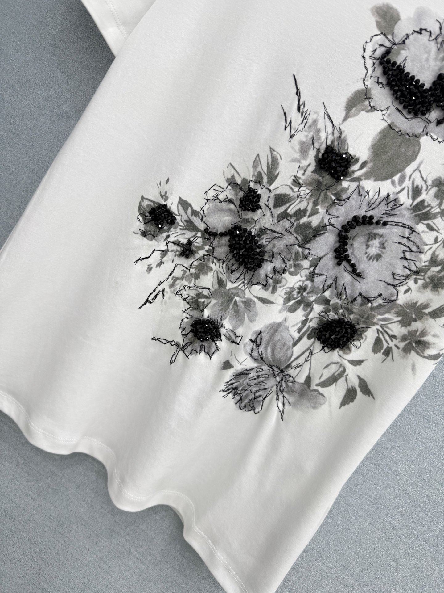 🛒𝐍𝐄𝐖 · 𝟐𝟎𝟐6/爆款现货原单品质  Max*｜精致印花订珠短袖T恤高订面料 亲肤透气舒适标志性字