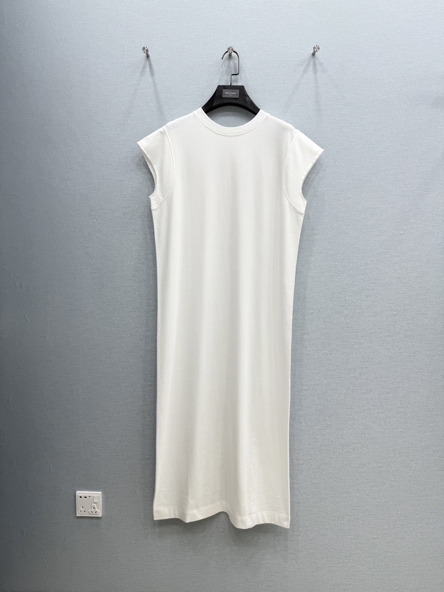 🛒𝐍𝐄𝐖 · 𝟐𝟎𝟐5/爆款现货原单品质  小众*｜赫本风背心连衣裙巨凸显气质的一款单品，高订弹力面料，