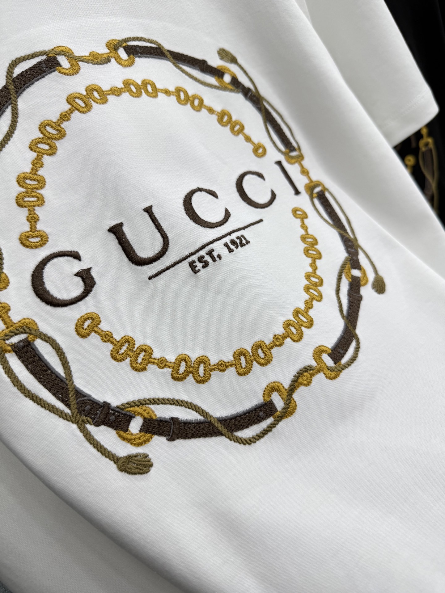 🛒𝐍𝐄𝐖 · 𝟐𝟎𝟐6/爆款现货原单品质  Gu*｜精致刺绣短袖T恤高订面料 亲肤透气舒适标志性字母图案