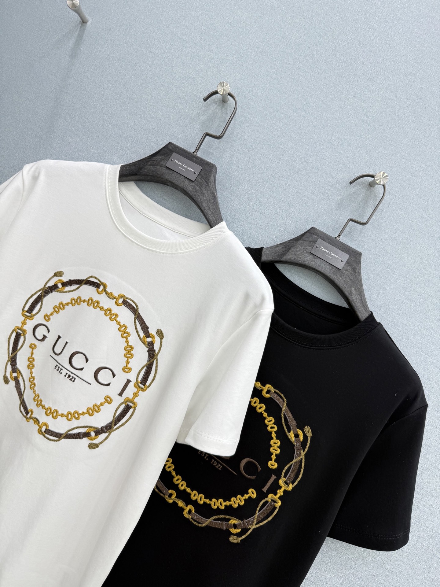 🛒𝐍𝐄𝐖 · 𝟐𝟎𝟐6/爆款现货原单品质  Gu*｜精致刺绣短袖T恤高订面料 亲肤透气舒适标志性字母图案