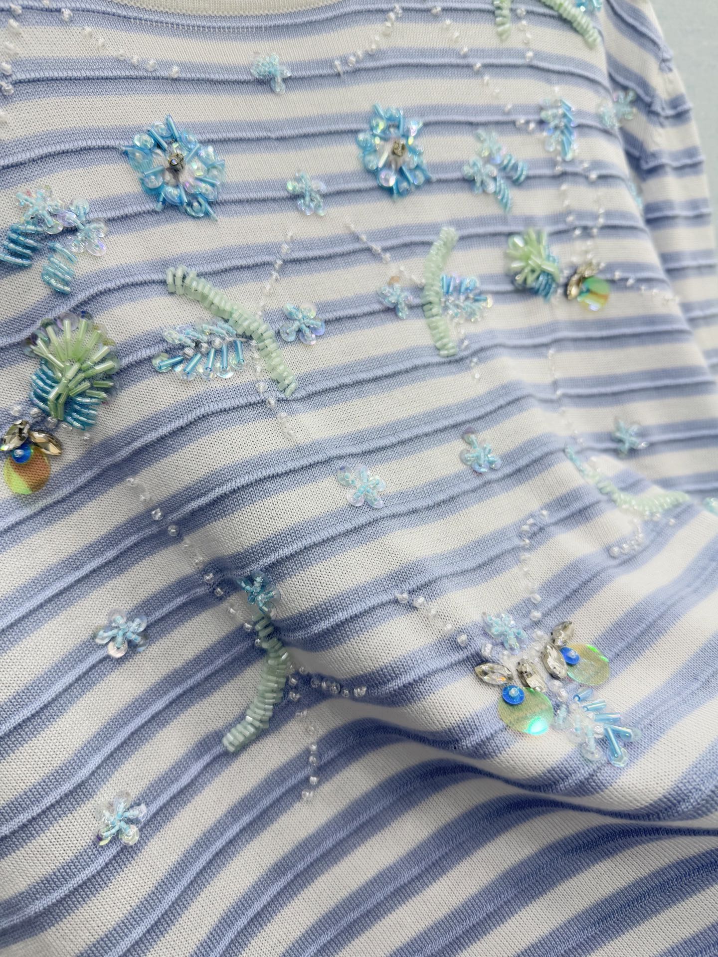 🛒𝐍𝐄𝐖 · 𝟐𝟎𝟐6/爆款现货设计师 小众｜26新品重工手工条纹长袖针织衫王炸单品，精致常规版型上身巨