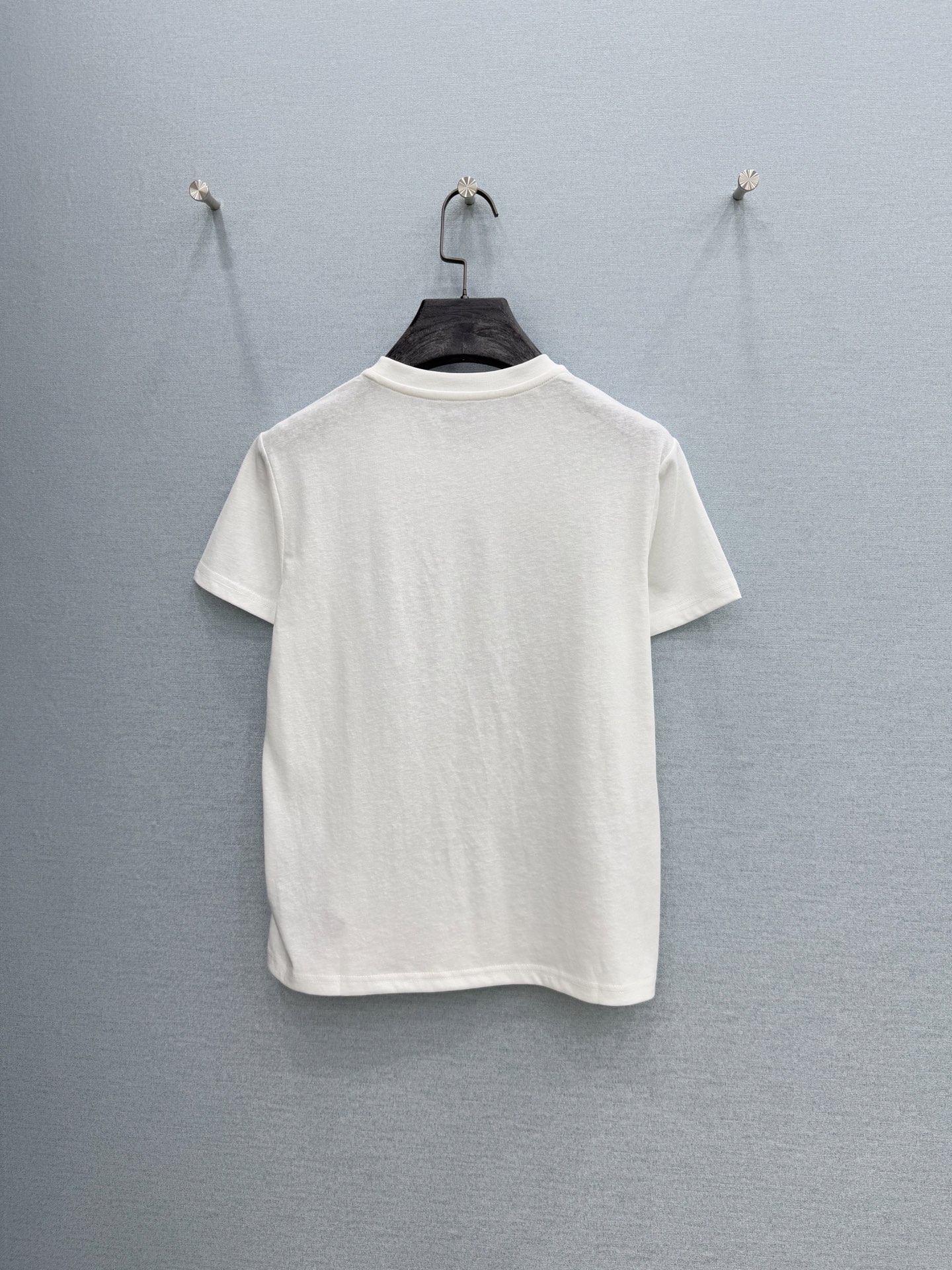 🛒𝐍𝐄𝐖 · 𝟐𝟎𝟐6/爆款现货原单品质 小众*｜精致印花订珠短袖T恤高订面料 亲肤透气舒适标志性字母图