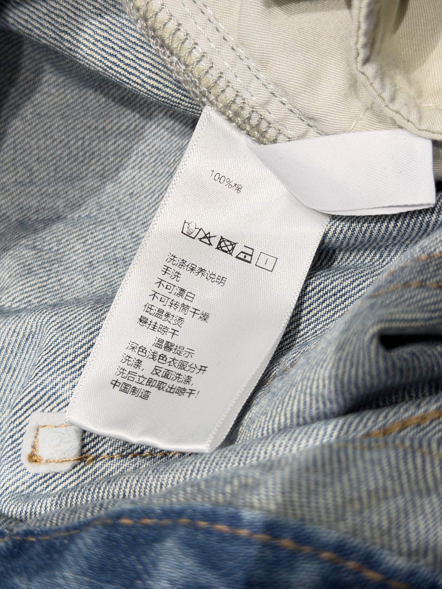 🛒𝐍𝐄𝐖 · 𝟐𝟎𝟐6/爆款现货原创 设计师｜coco刺绣破洞直筒牛仔裤采用高端定制面料，牛仔穿起来非常