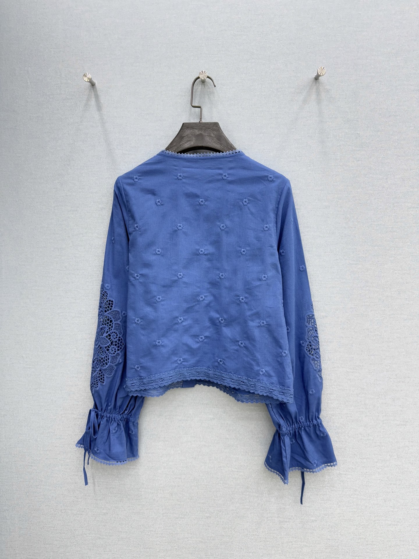 🛒𝐍𝐄𝐖 · 𝟐𝟎𝟐6/爆款现货原单品质 小众*｜2026新款蕾丝拼接刺绣衬衫精致版型，镂空刺绣，高级肌