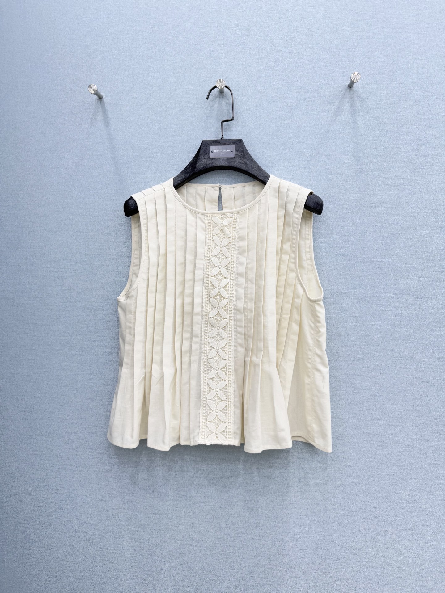 🛒𝐍𝐄𝐖 · 𝟐𝟎𝟐6/爆款现货原单品质 小众*｜2026新款百褶背心衬衫精致版型，蕾丝拼接，高级肌理细